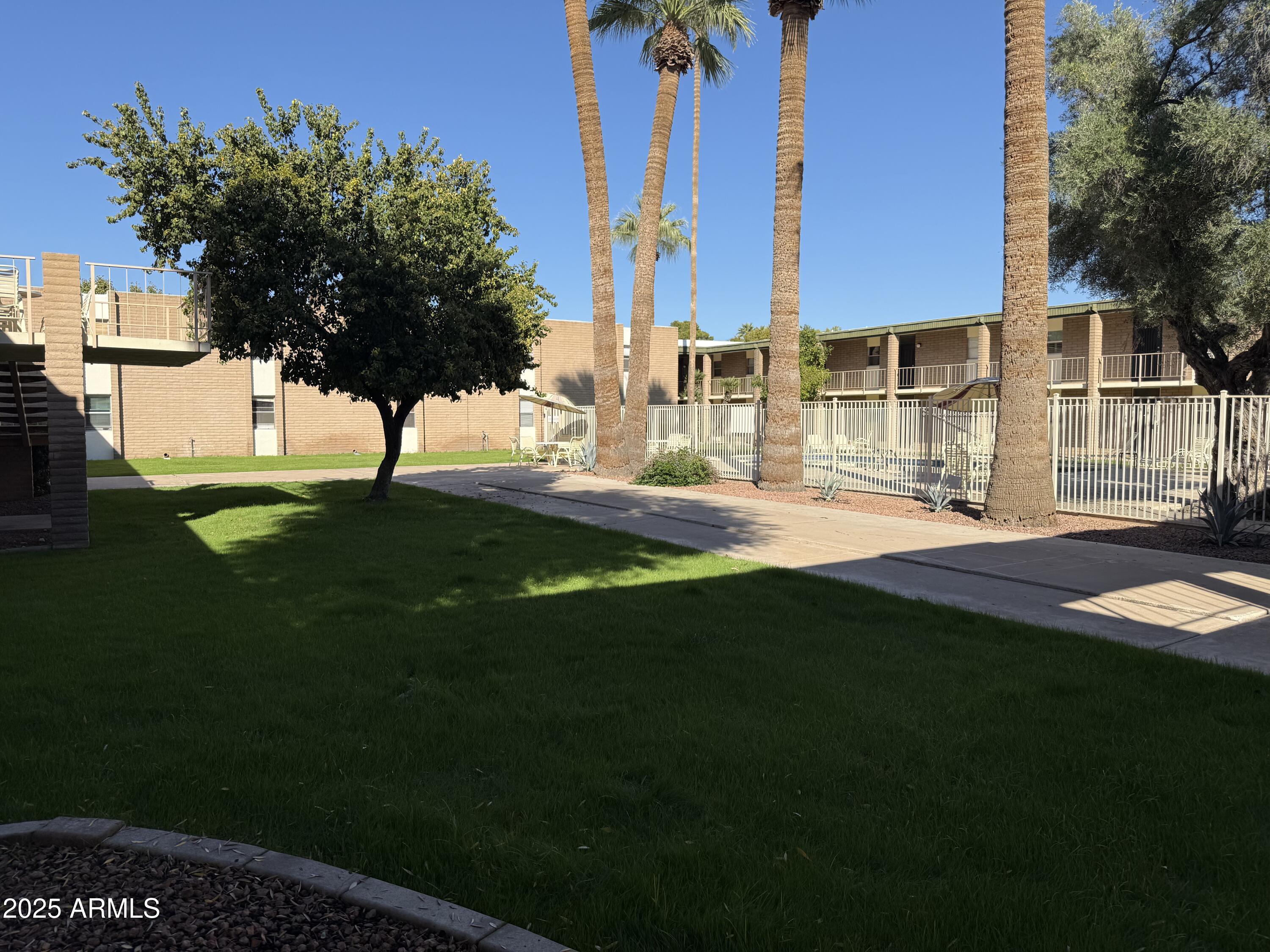 3737 E TURNEY Avenue, 122