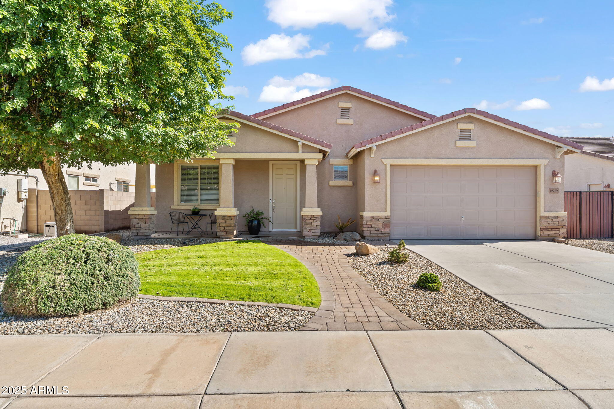 6919 S 71ST Drive