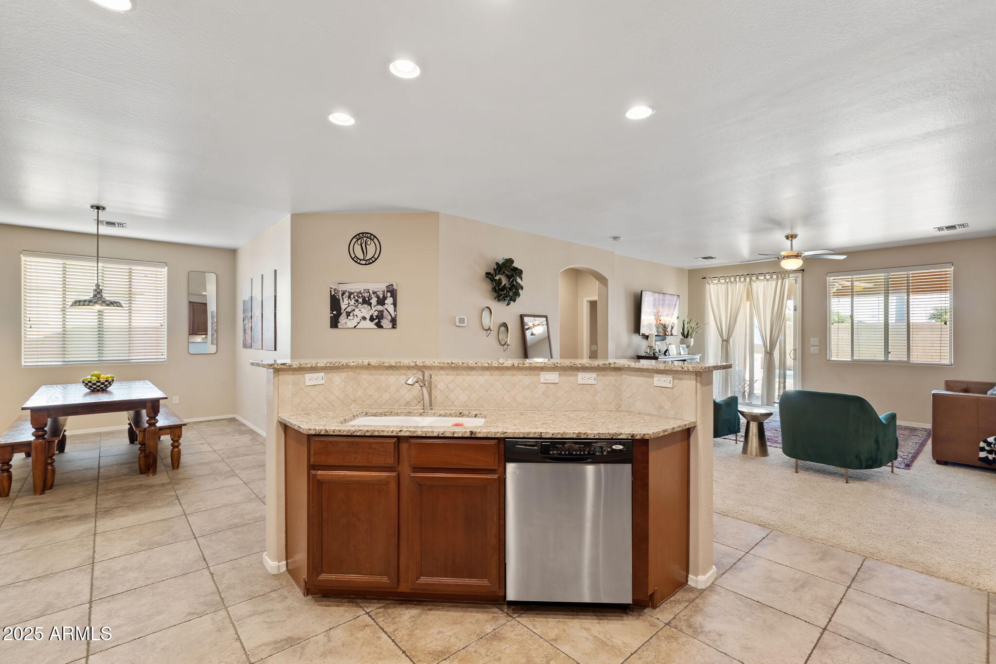 6919 S 71ST Drive