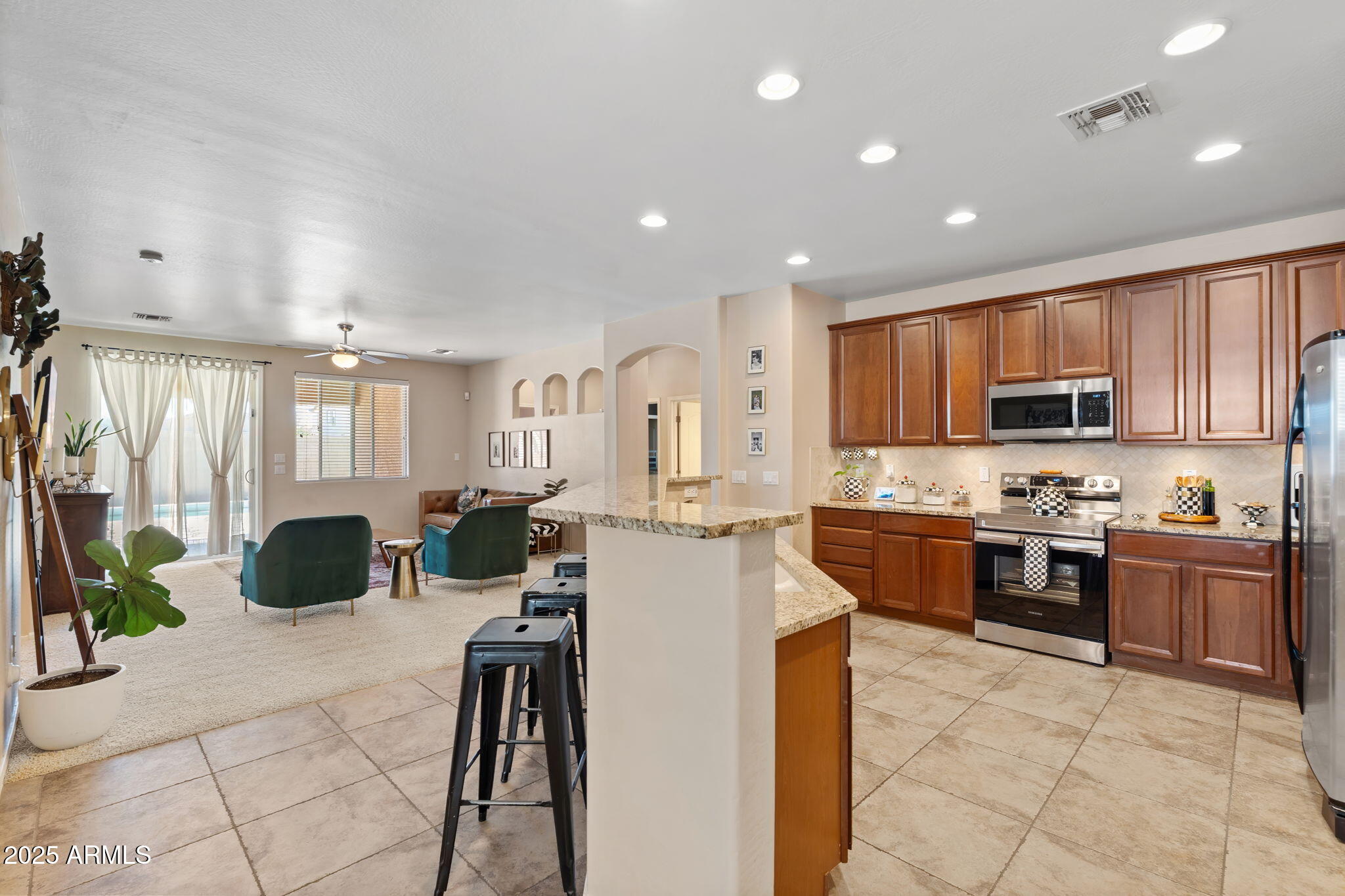 6919 S 71ST Drive