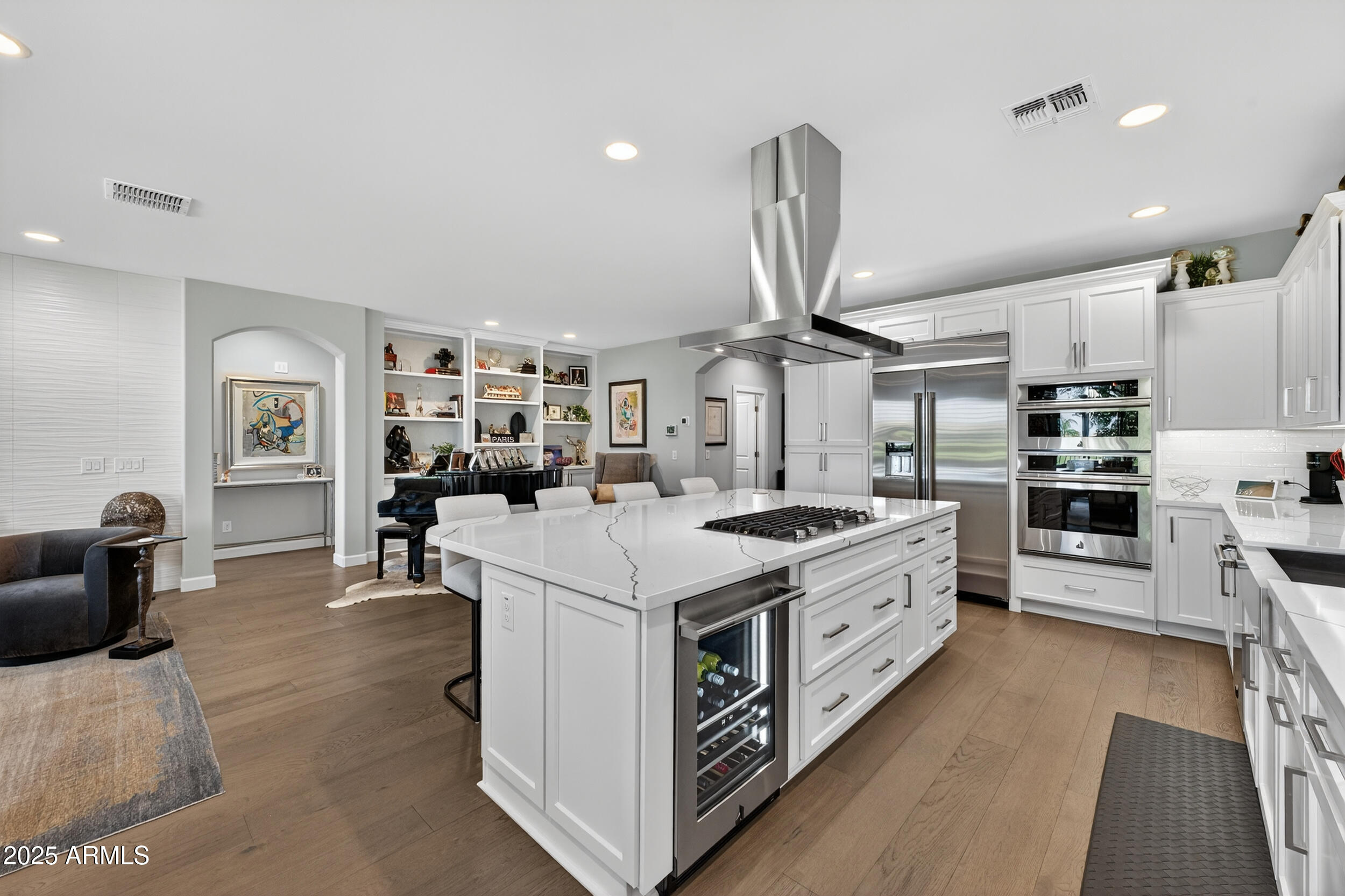 374 E BRACCIANO Avenue