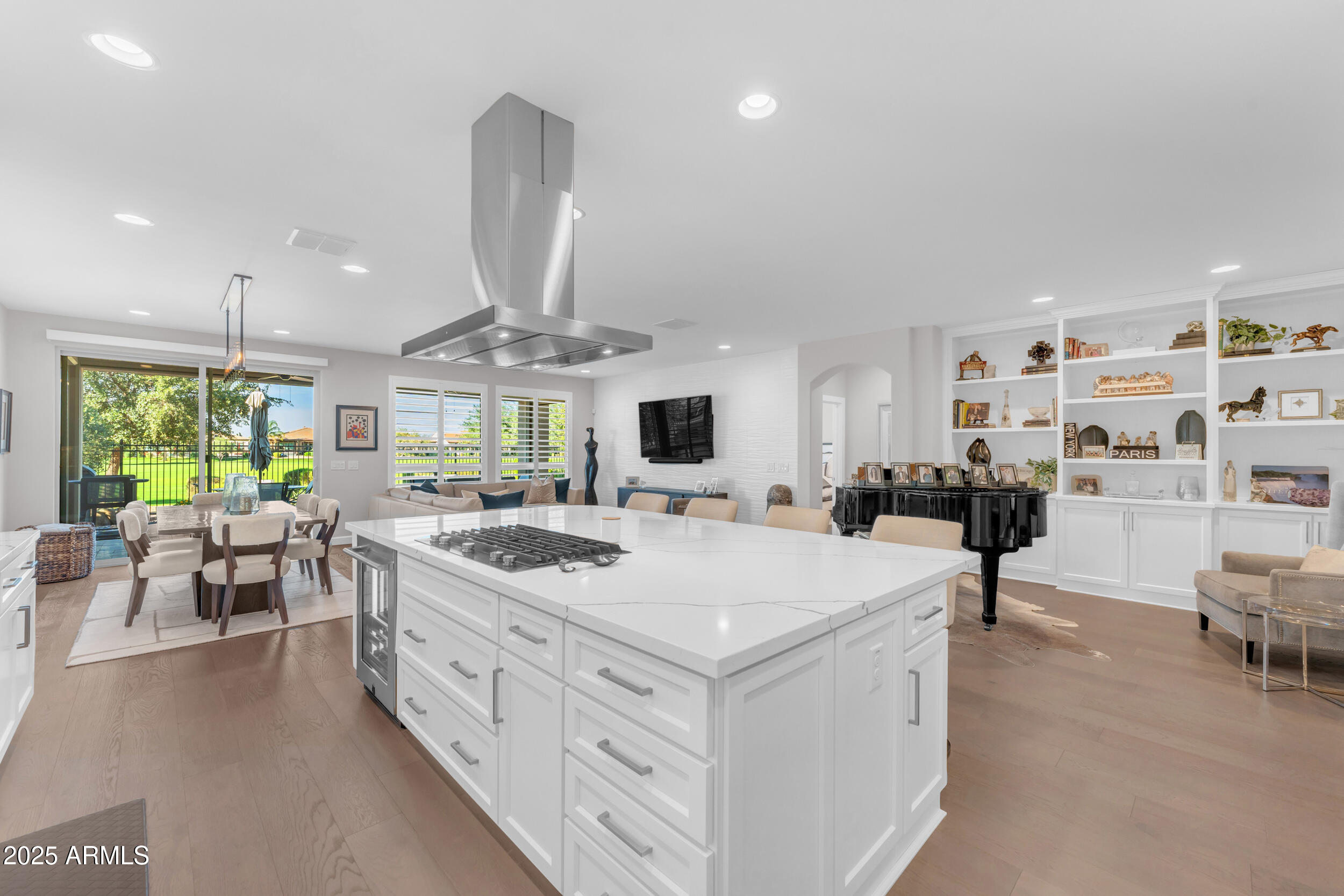 374 E BRACCIANO Avenue