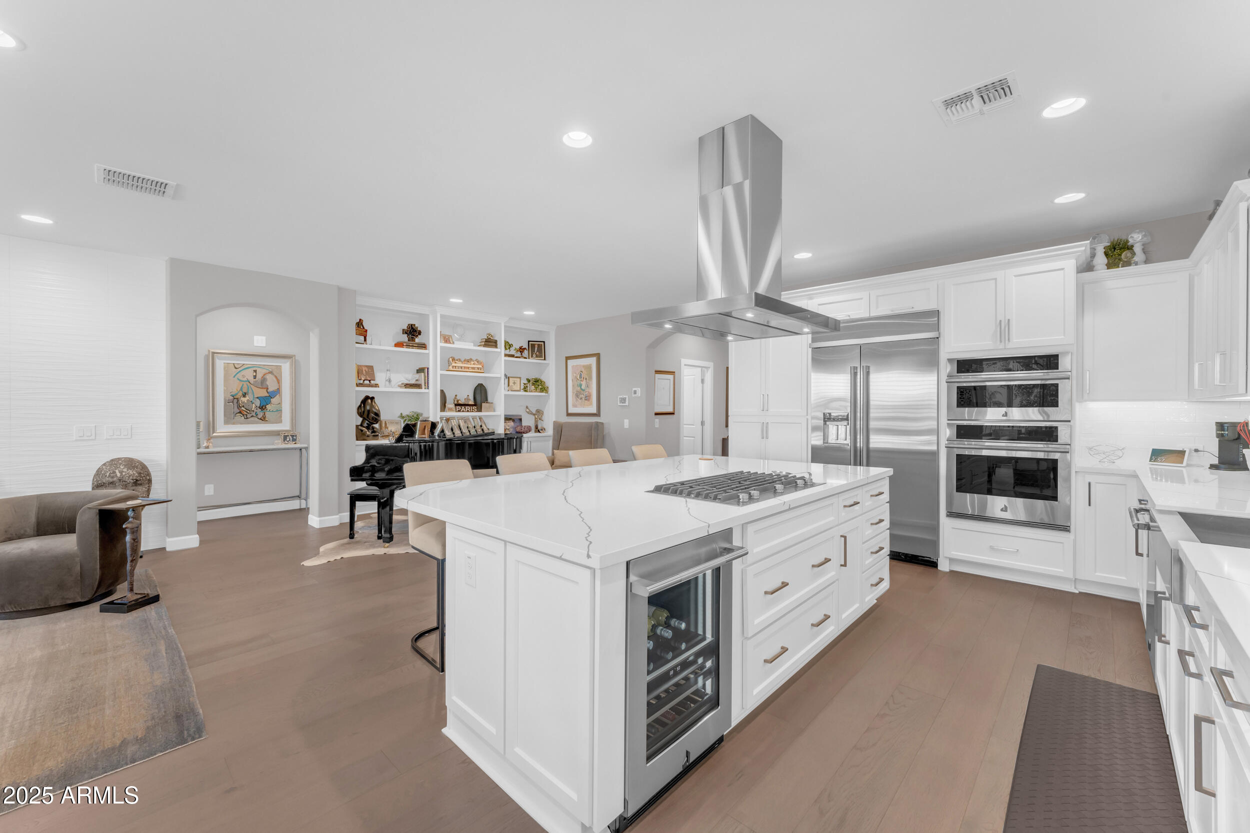 374 E BRACCIANO Avenue