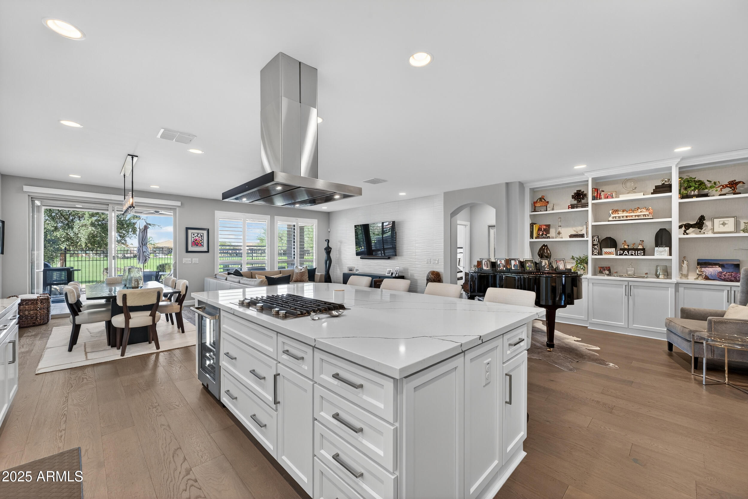 374 E BRACCIANO Avenue