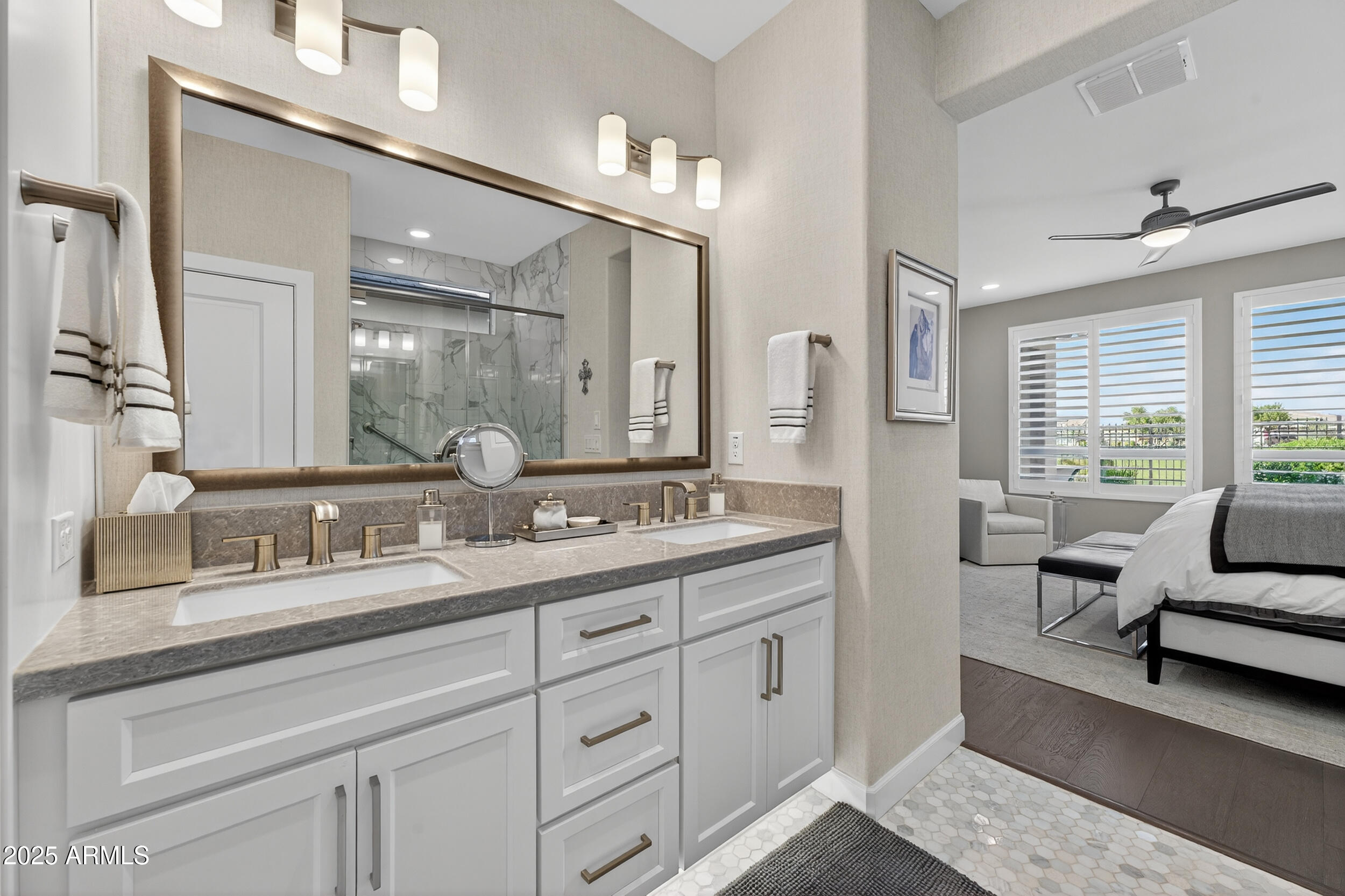 374 E BRACCIANO Avenue