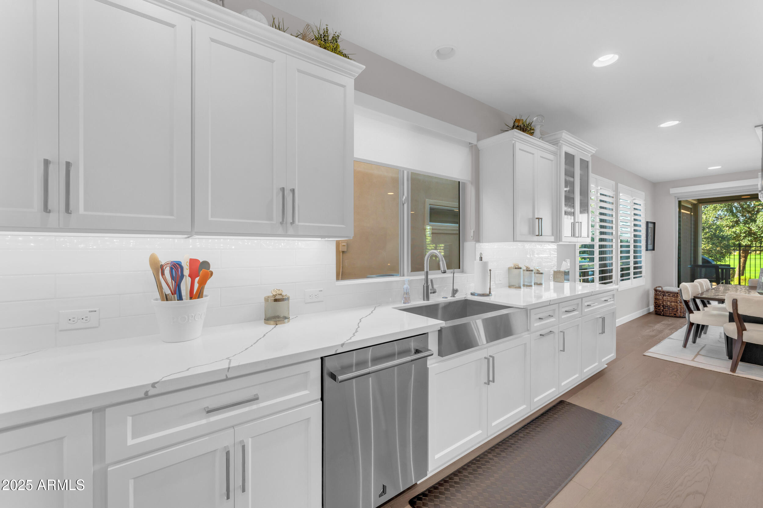 374 E BRACCIANO Avenue