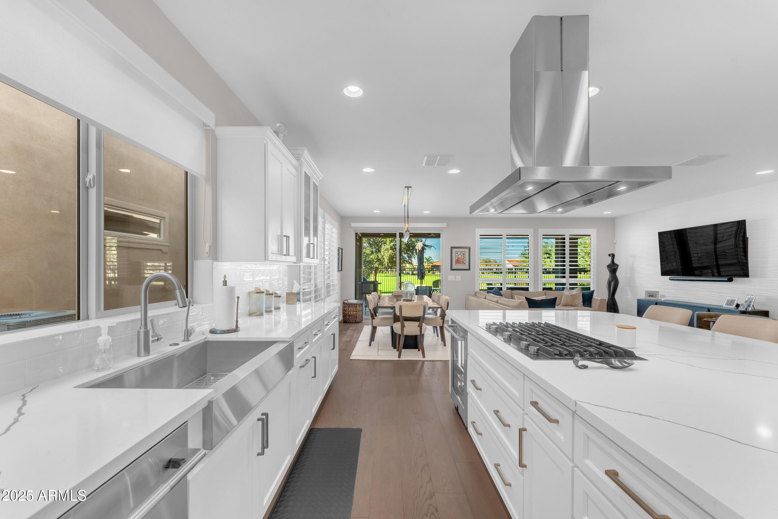 374 E BRACCIANO Avenue