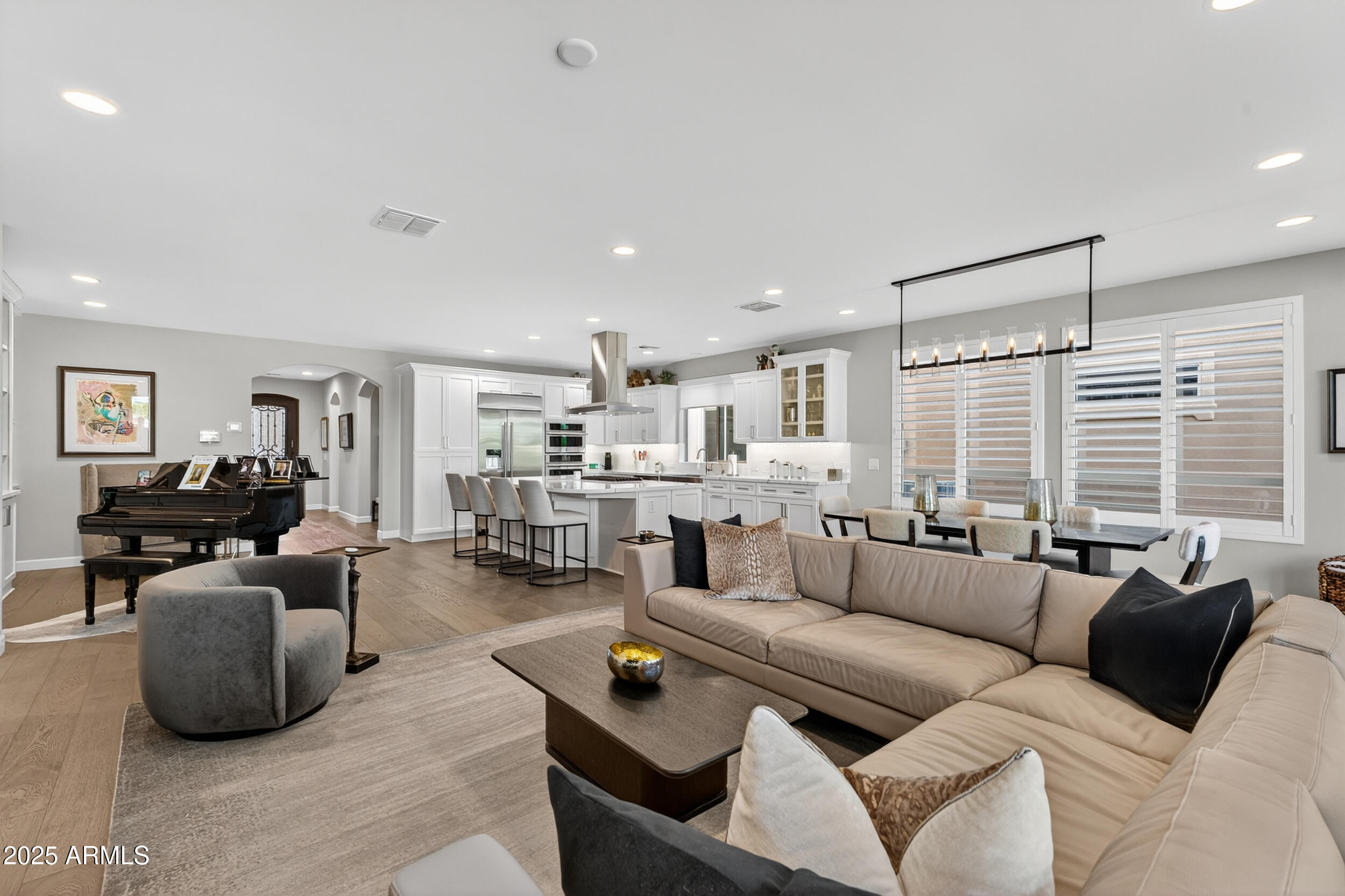 374 E BRACCIANO Avenue