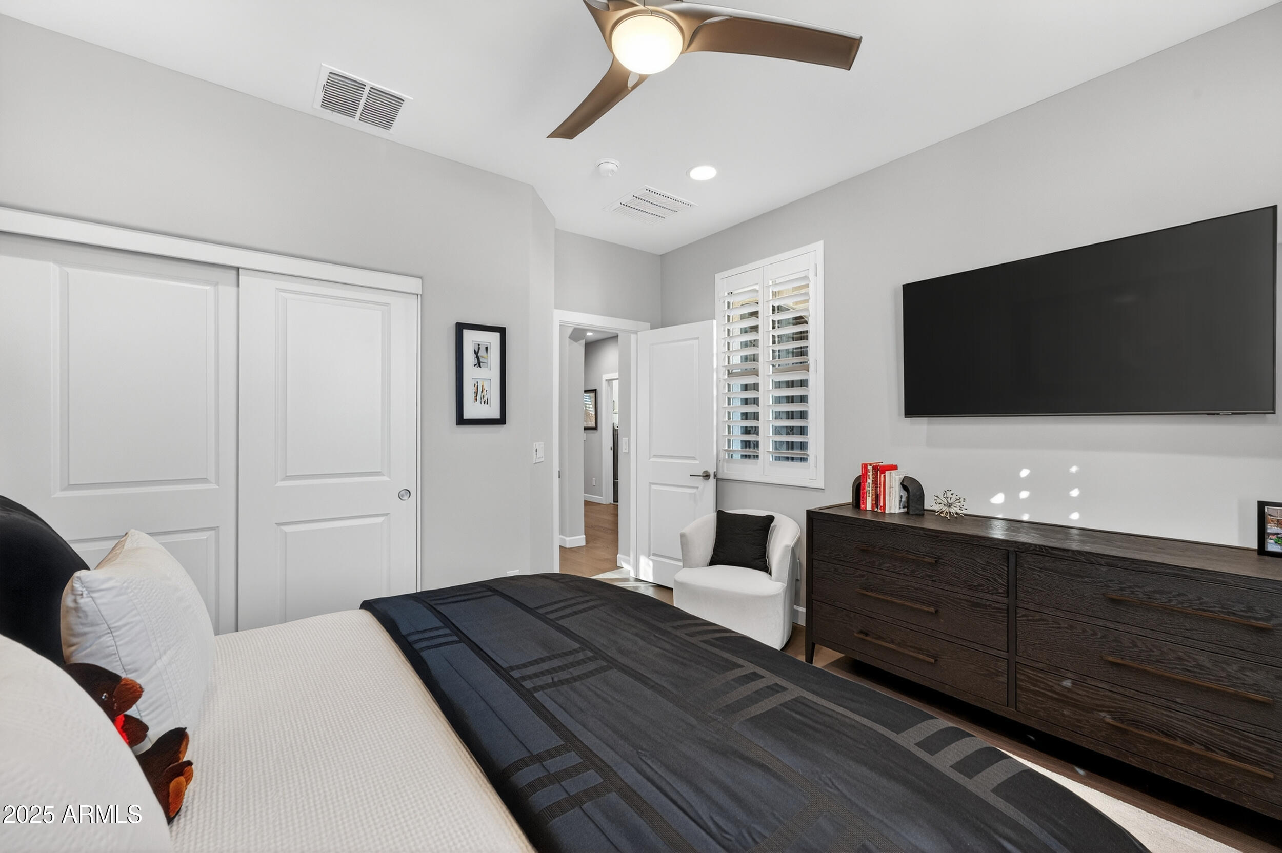 374 E BRACCIANO Avenue