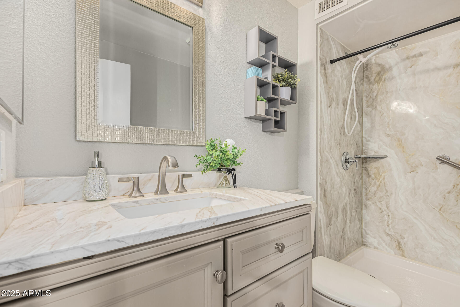 10019 W THUNDERBIRD Boulevard