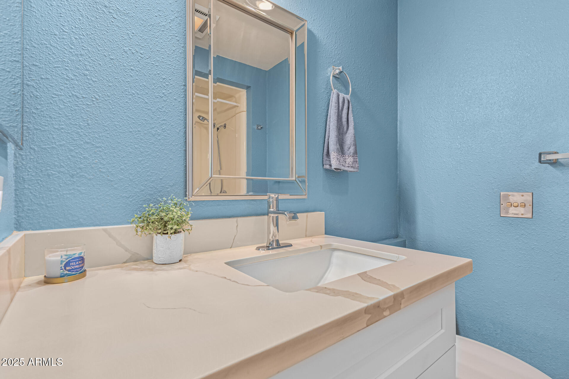 10019 W THUNDERBIRD Boulevard