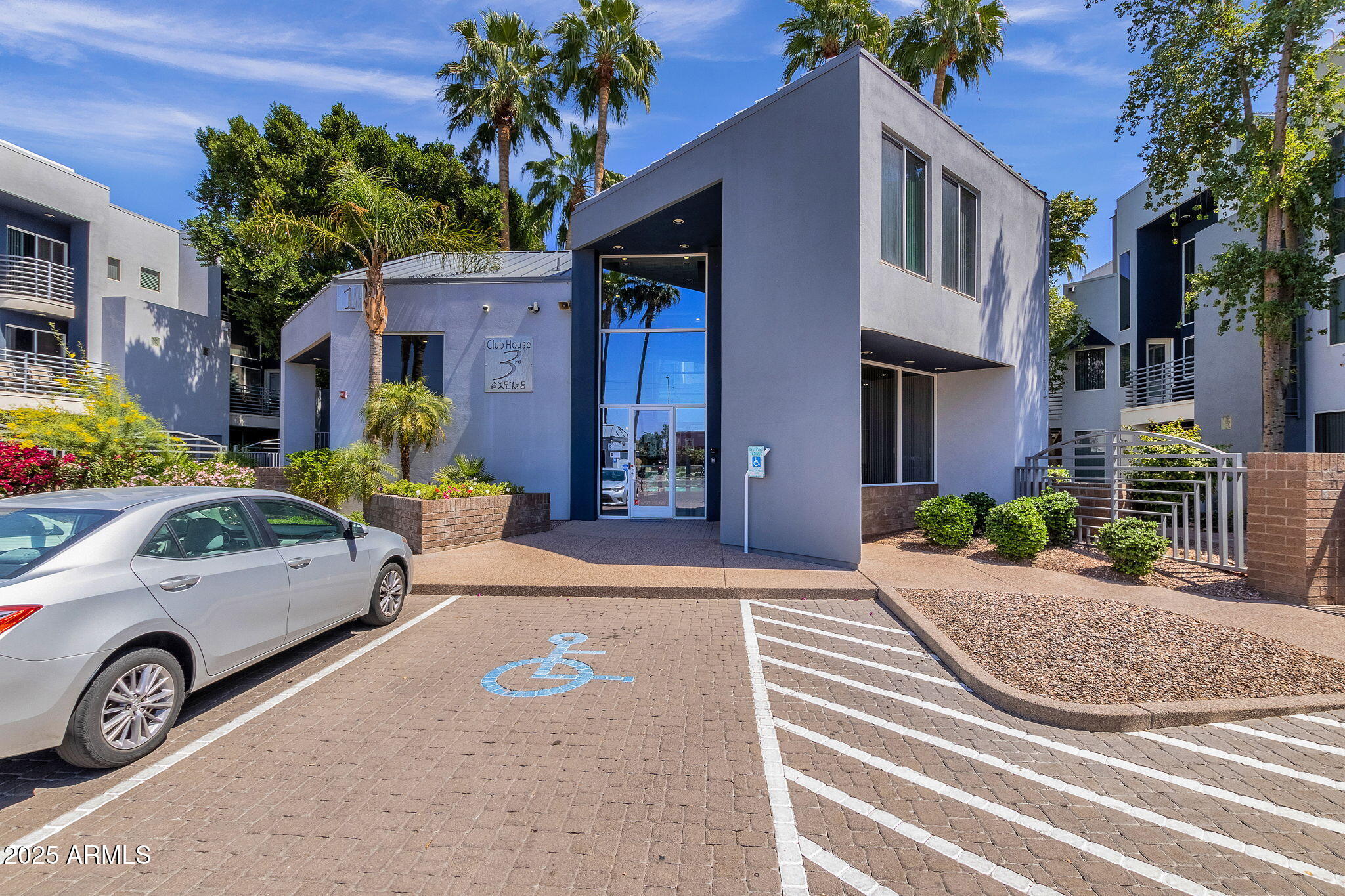 3633 N 3RD Avenue, 1059