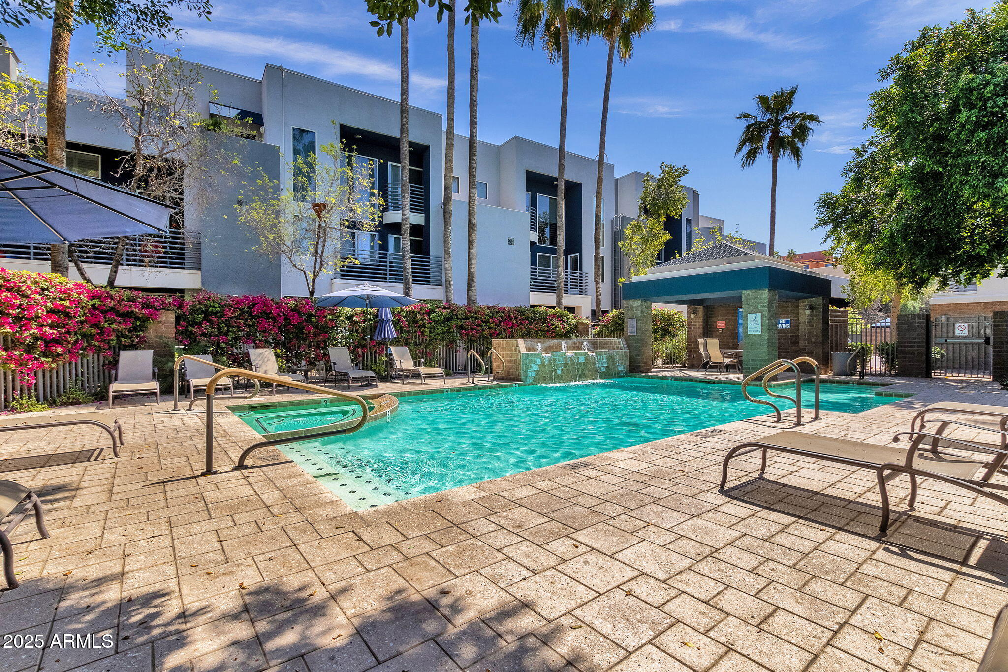 3633 N 3RD Avenue, 1059