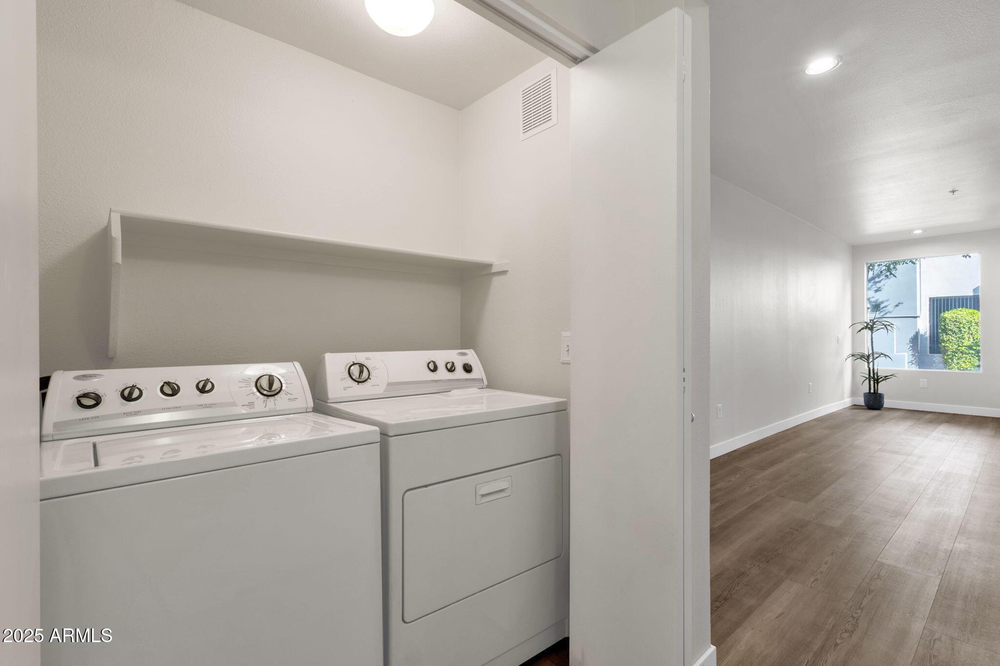 3633 N 3RD Avenue, 1059