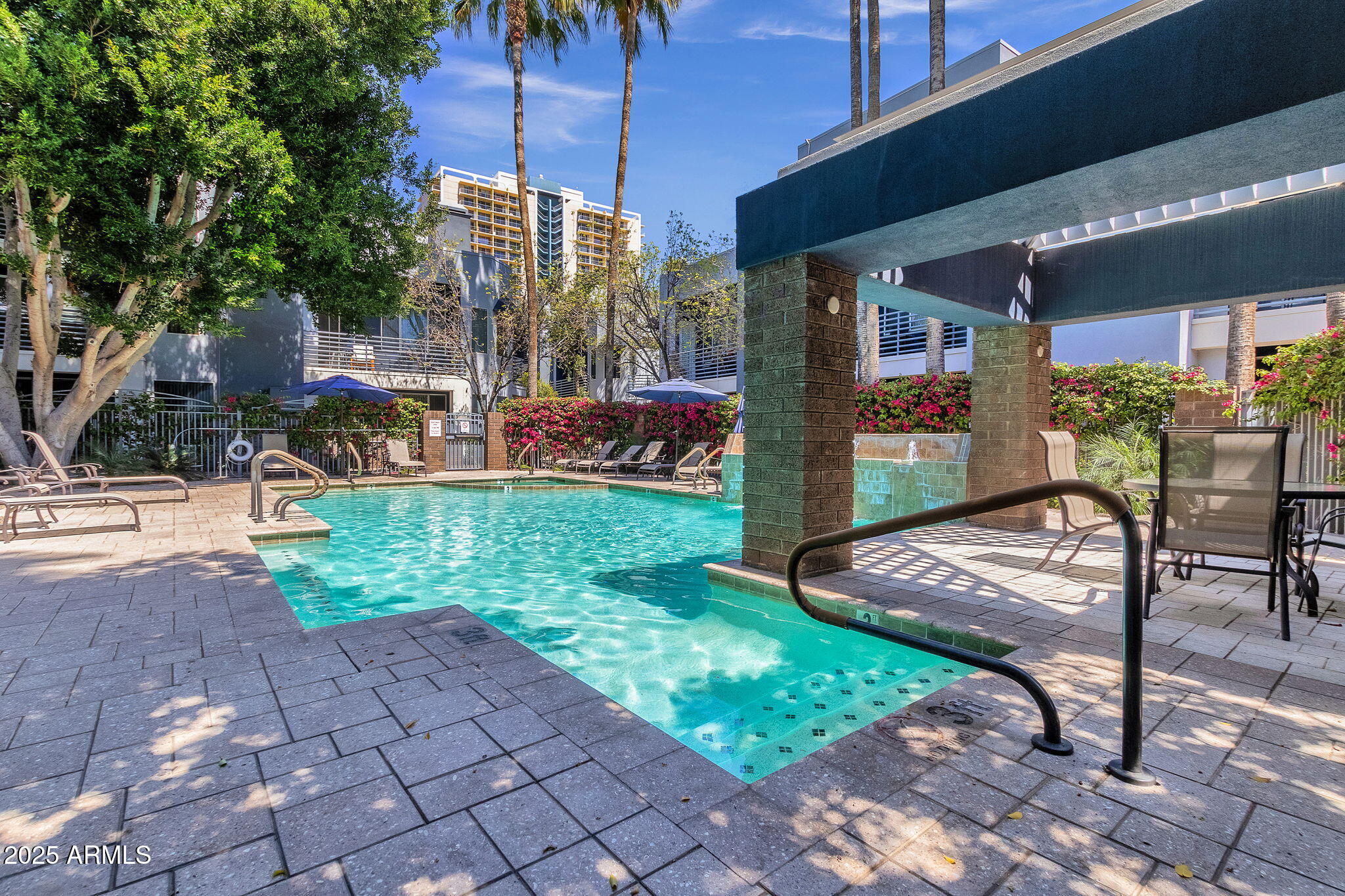 3633 N 3RD Avenue, 1059