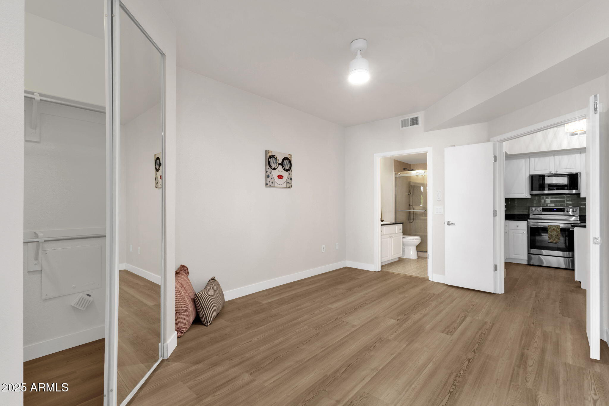 3633 N 3RD Avenue, 1059