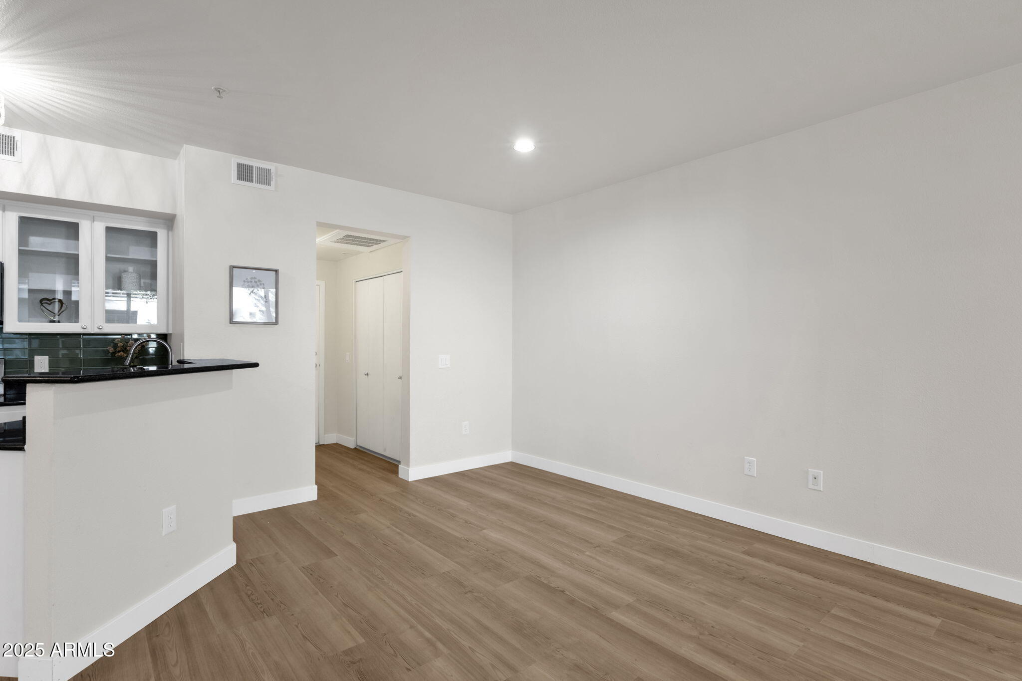 3633 N 3RD Avenue, 1059