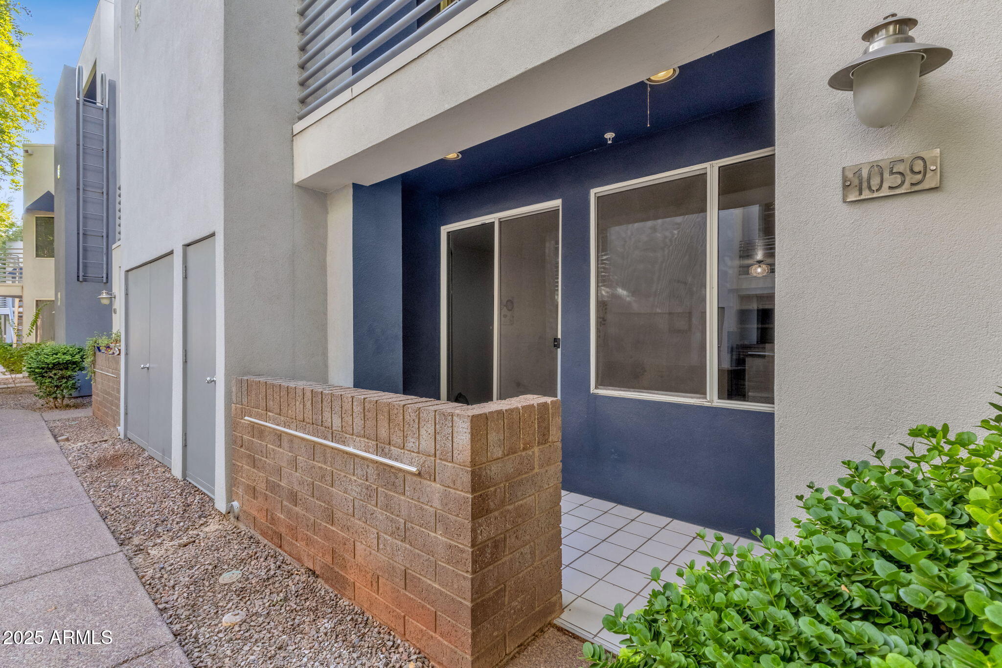 3633 N 3RD Avenue, 1059