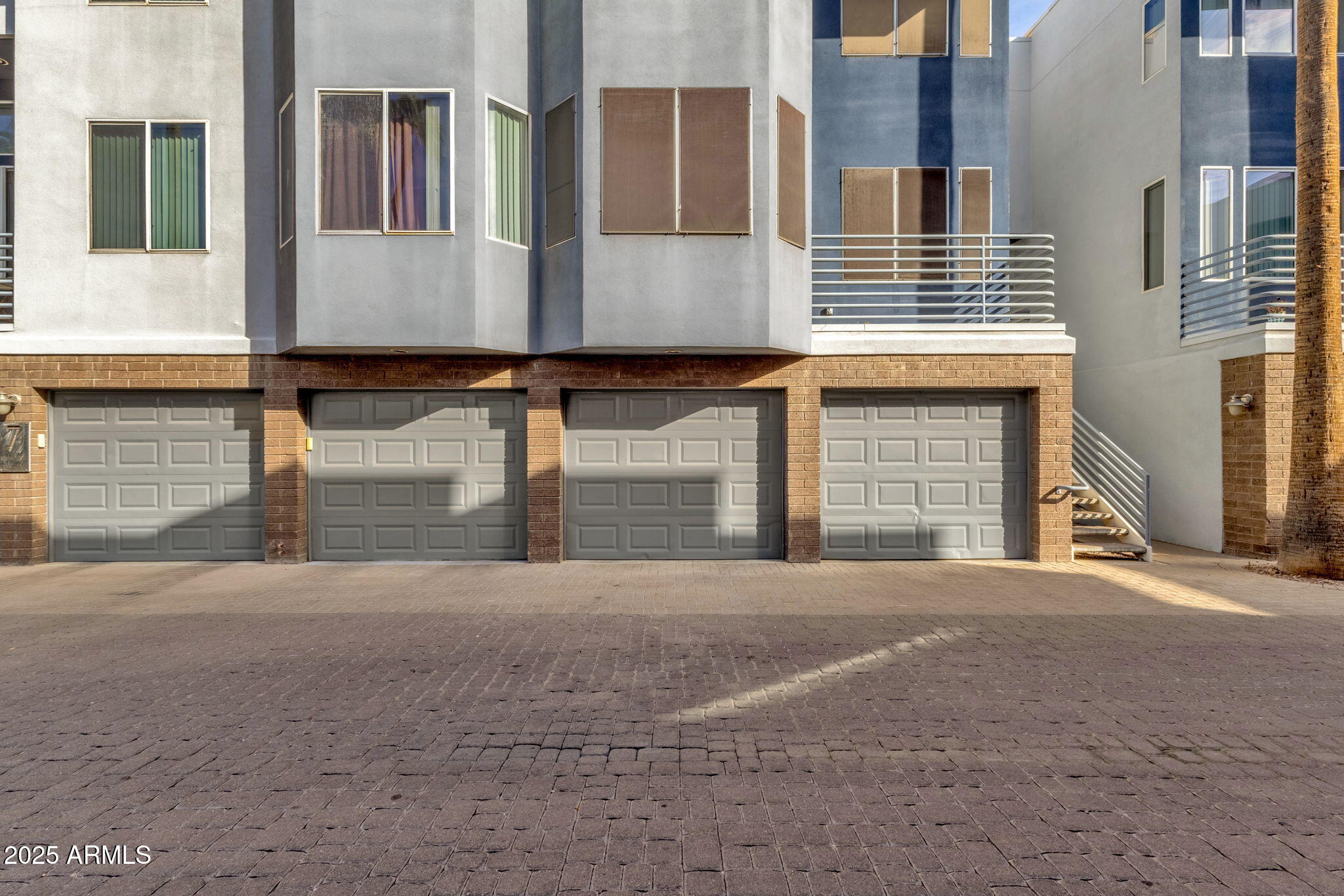 3633 N 3RD Avenue, 1059