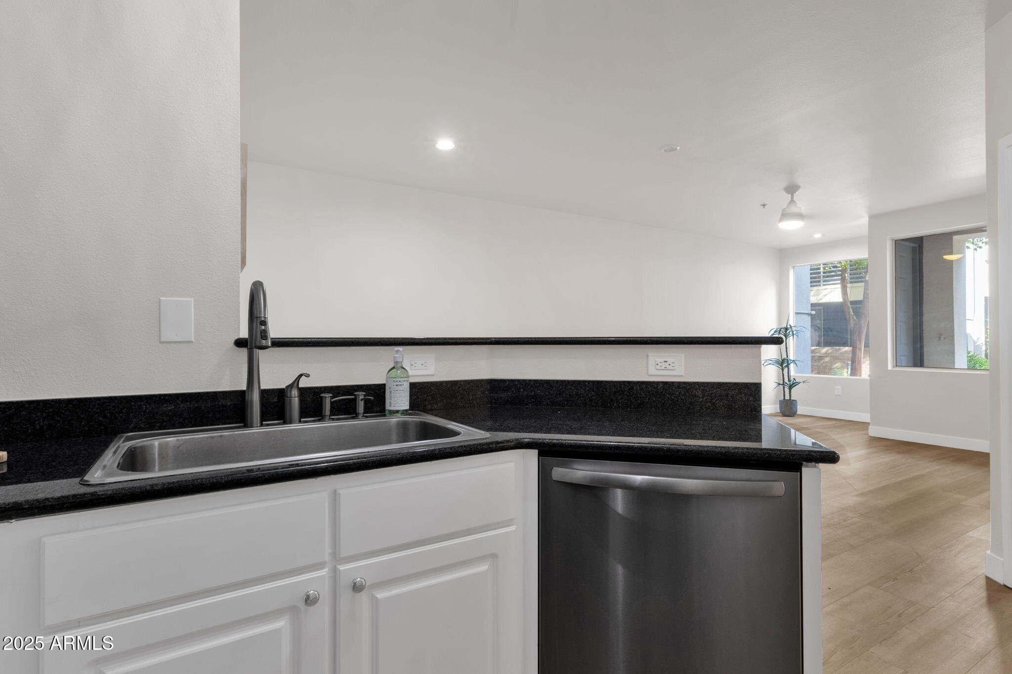 3633 N 3RD Avenue, 1059