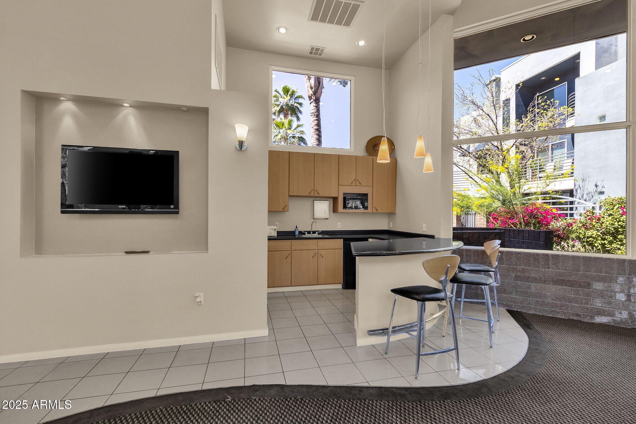 3633 N 3RD Avenue, 1059