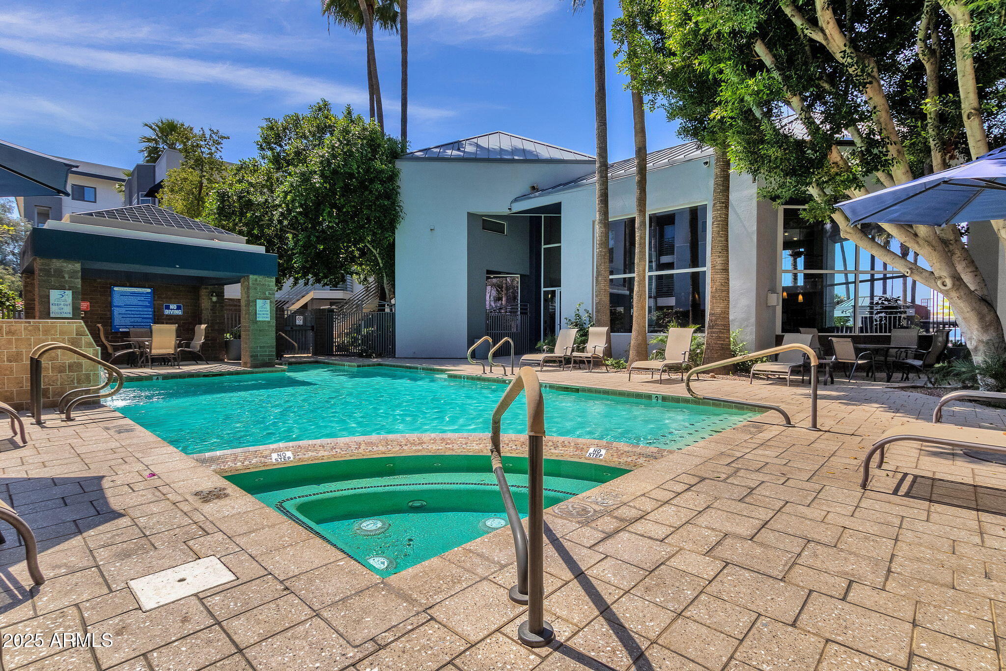 3633 N 3RD Avenue, 1059