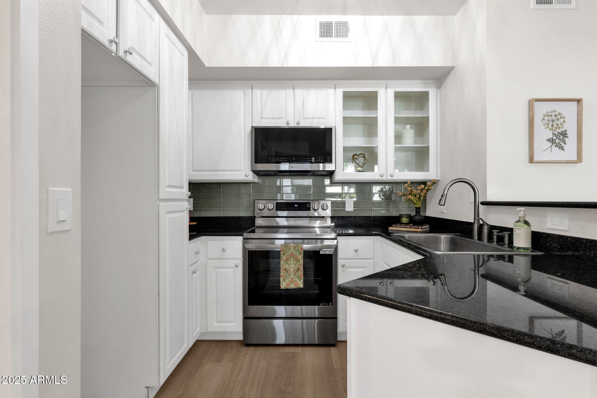 3633 N 3RD Avenue, 1059