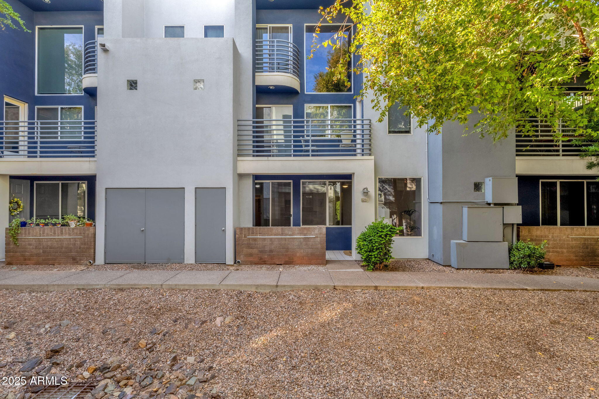 3633 N 3RD Avenue, 1059