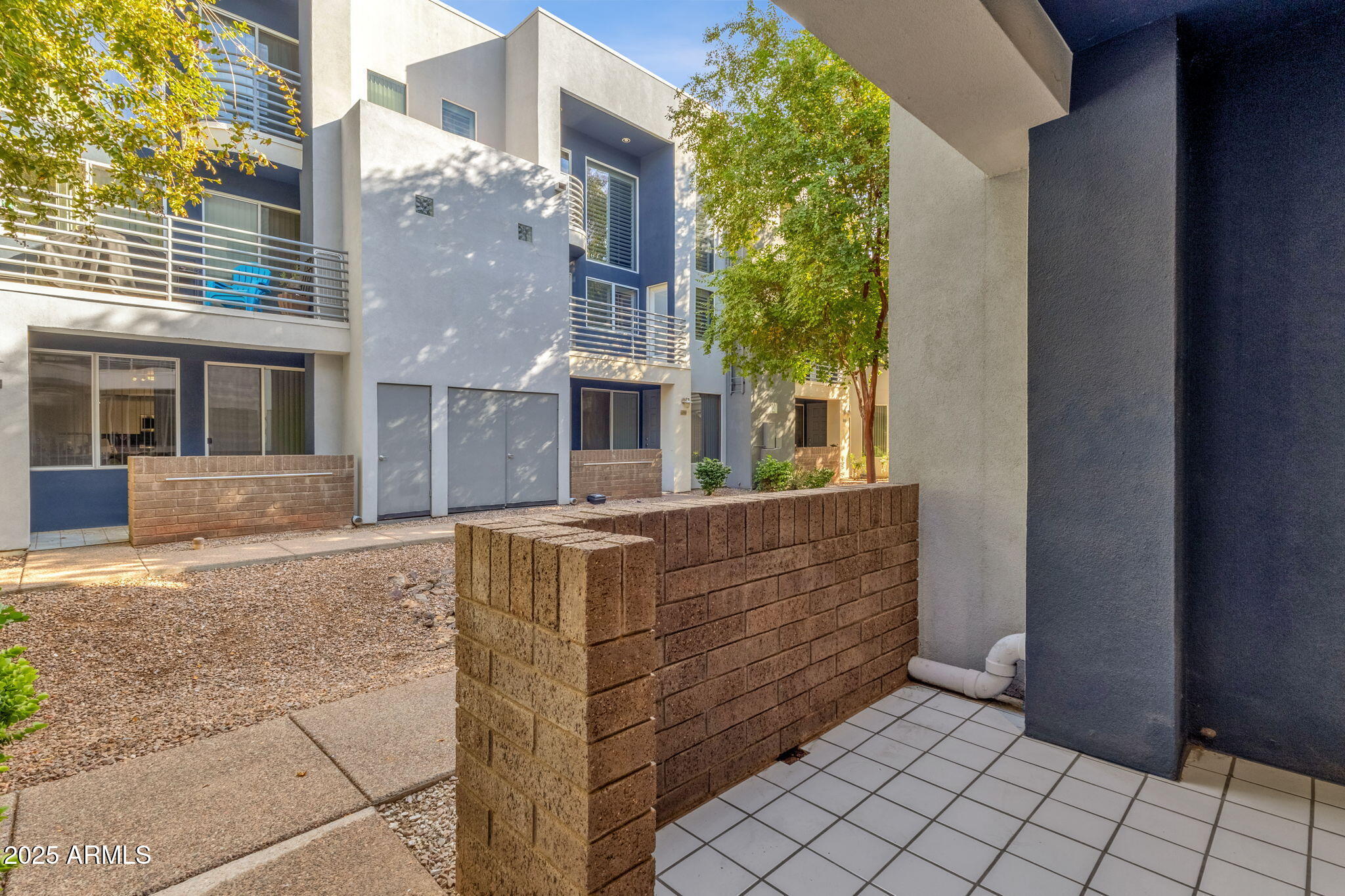 3633 N 3RD Avenue, 1059