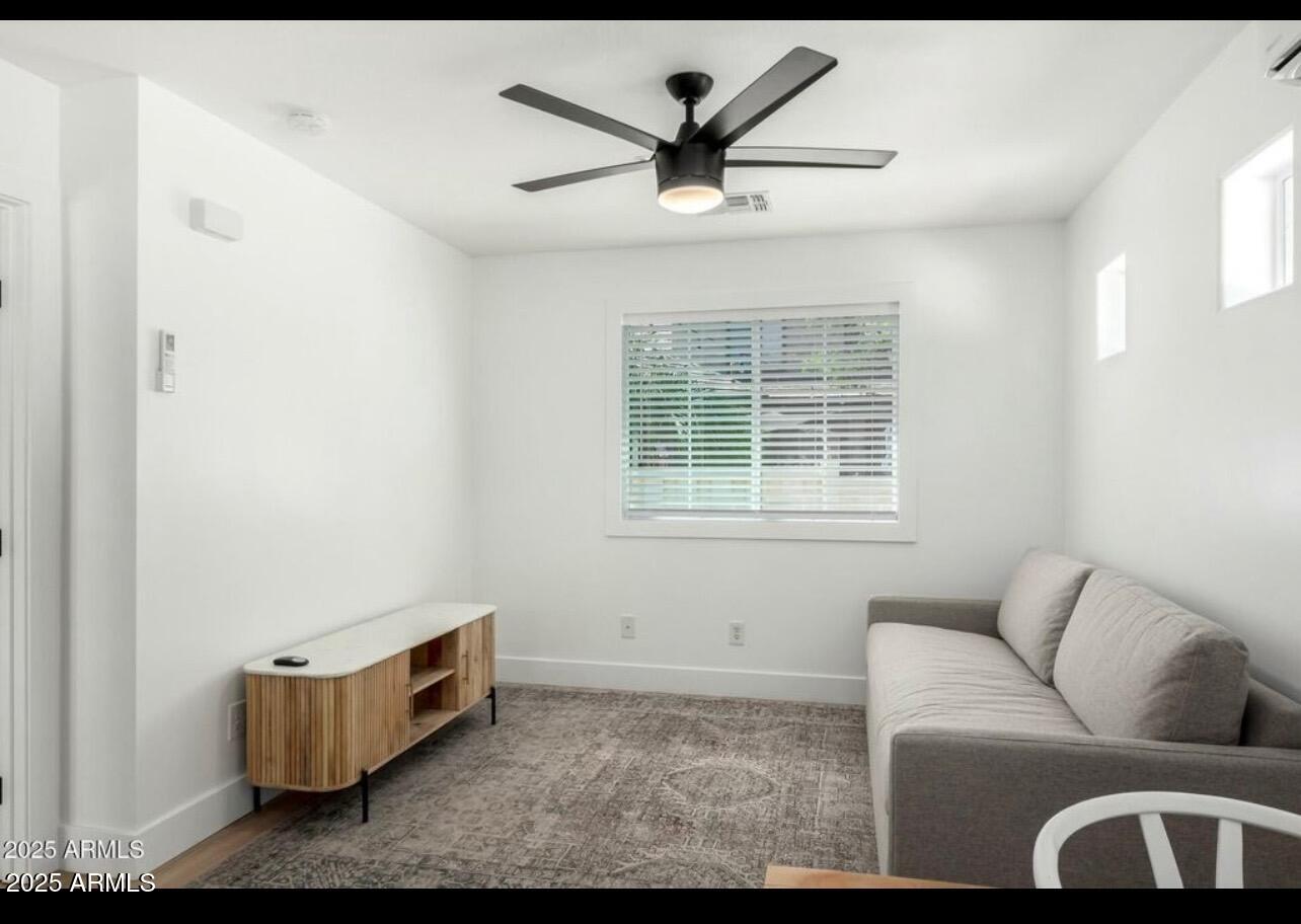 2701 E HOBART Street