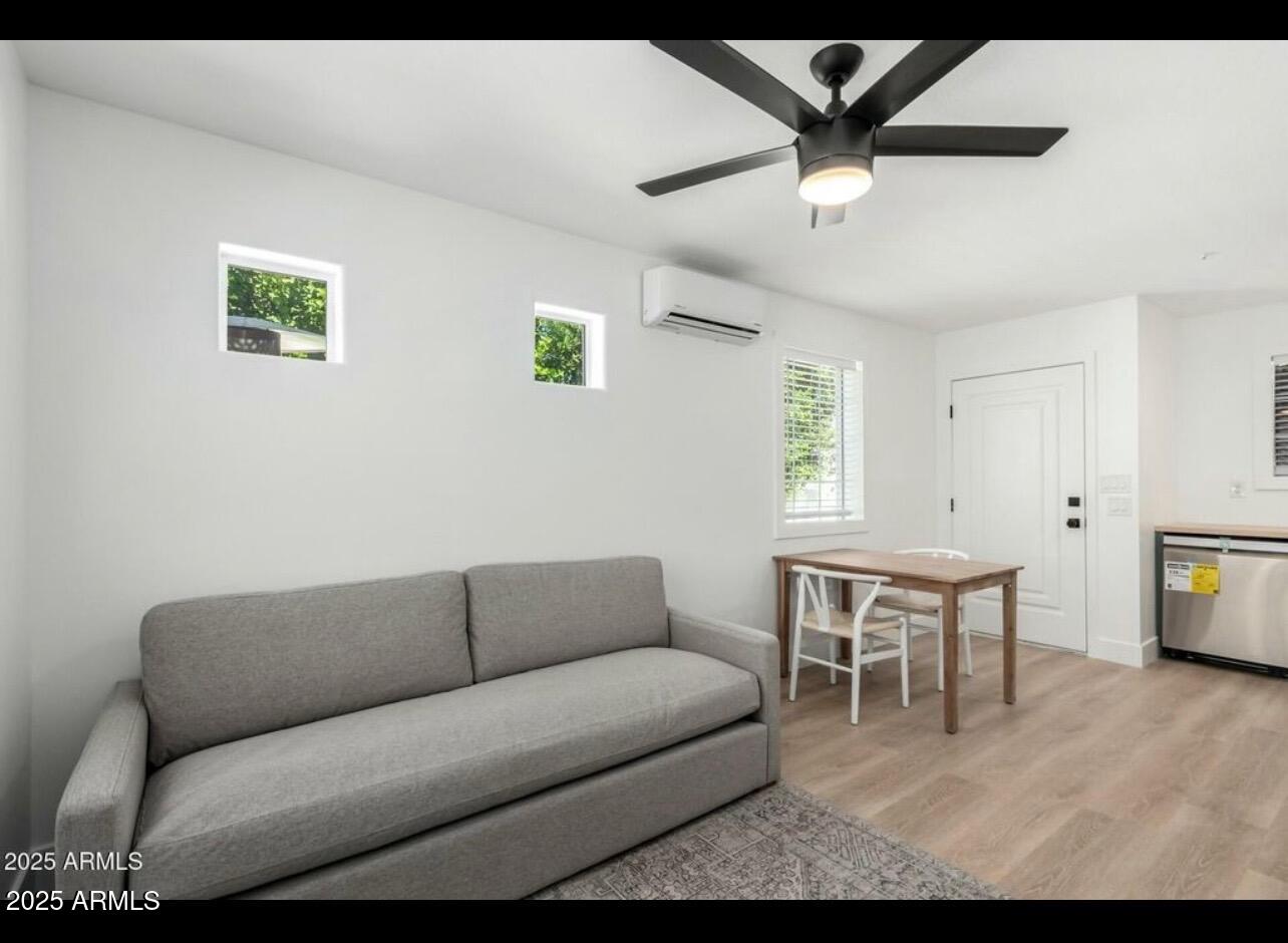 2701 E HOBART Street