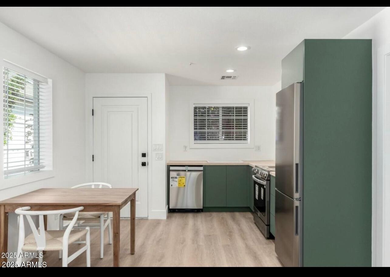 2701 E HOBART Street