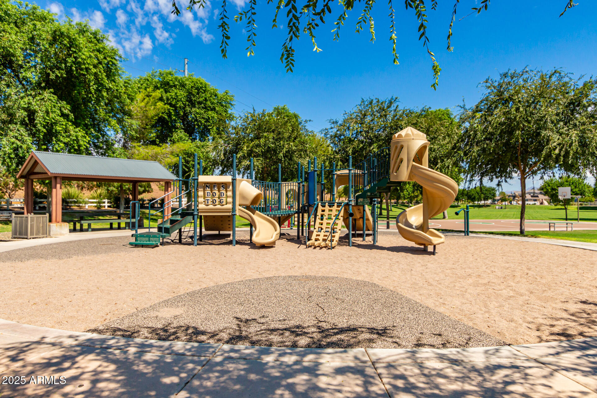 2701 E HOBART Street