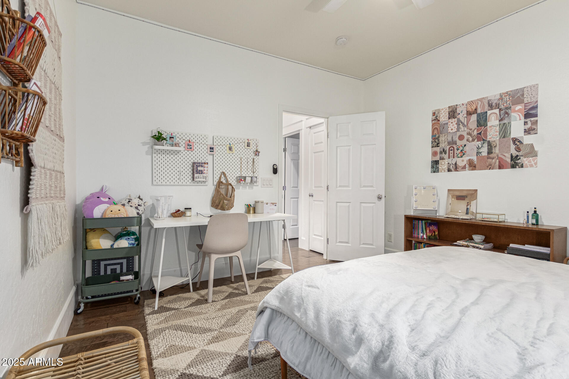 2701 E HOBART Street