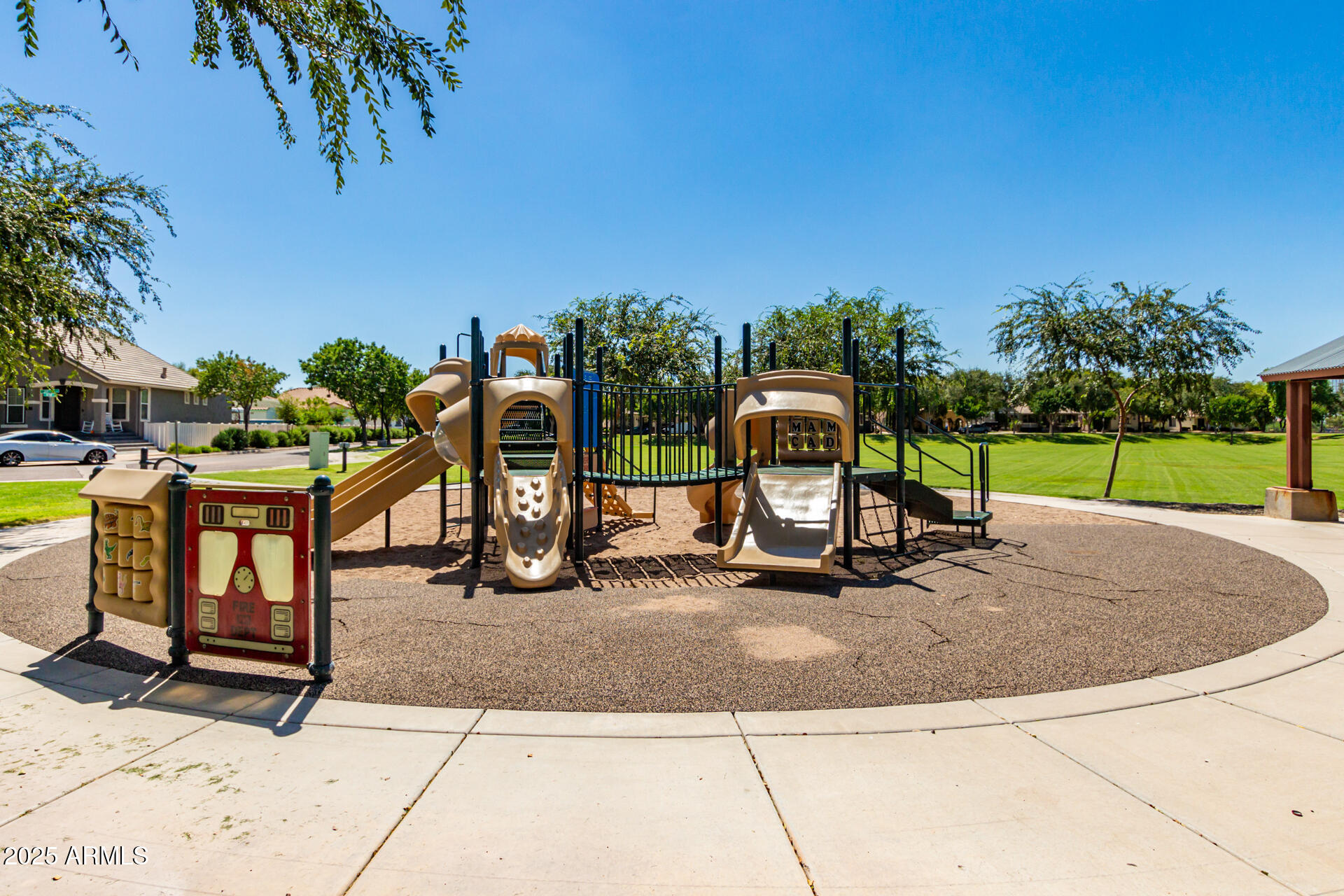 2701 E HOBART Street