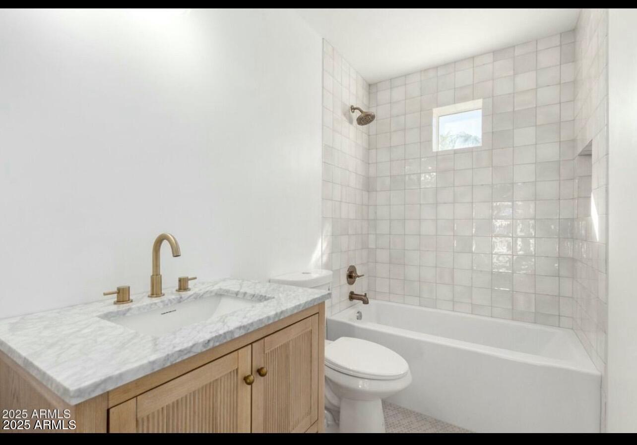 2701 E HOBART Street