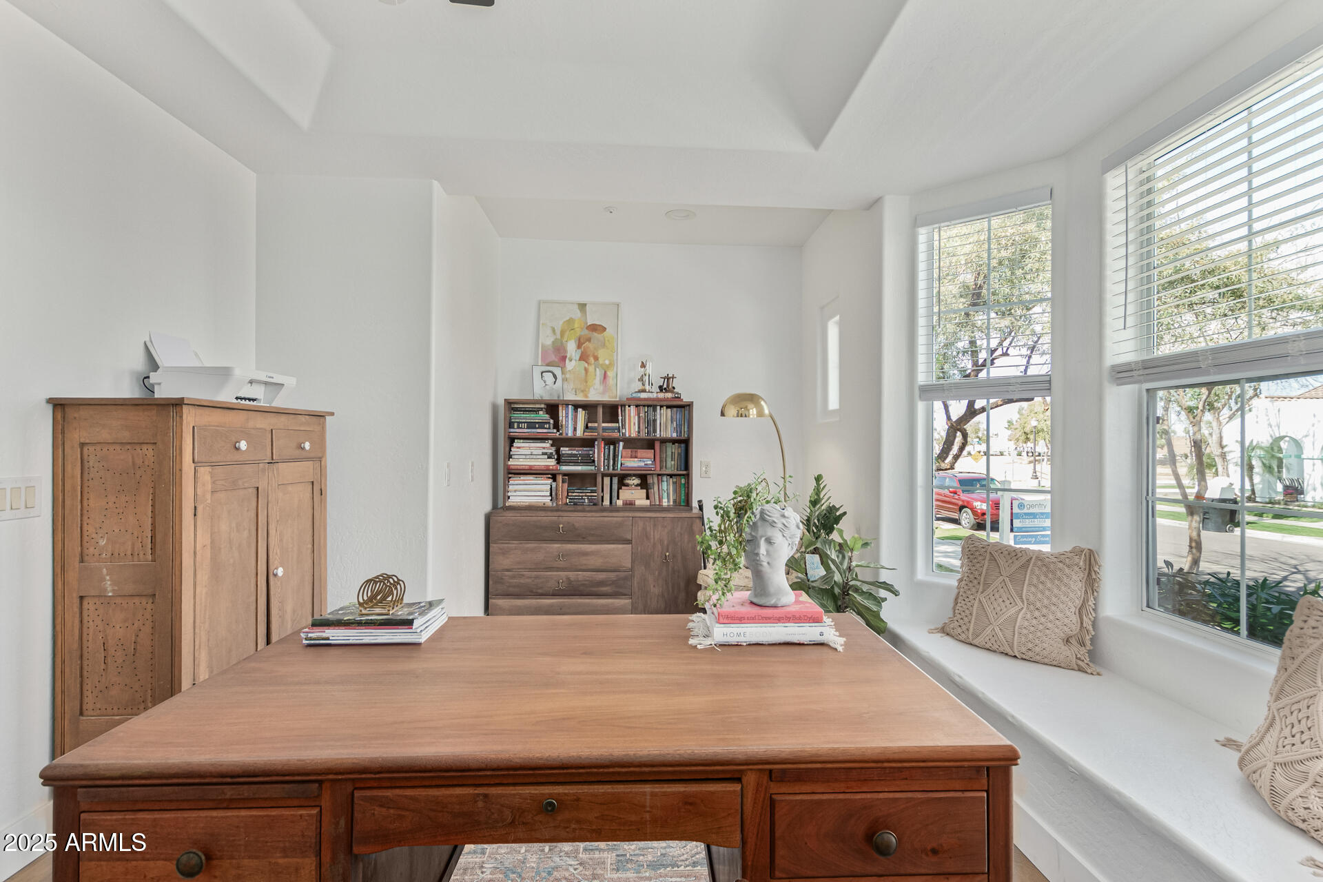 2701 E HOBART Street