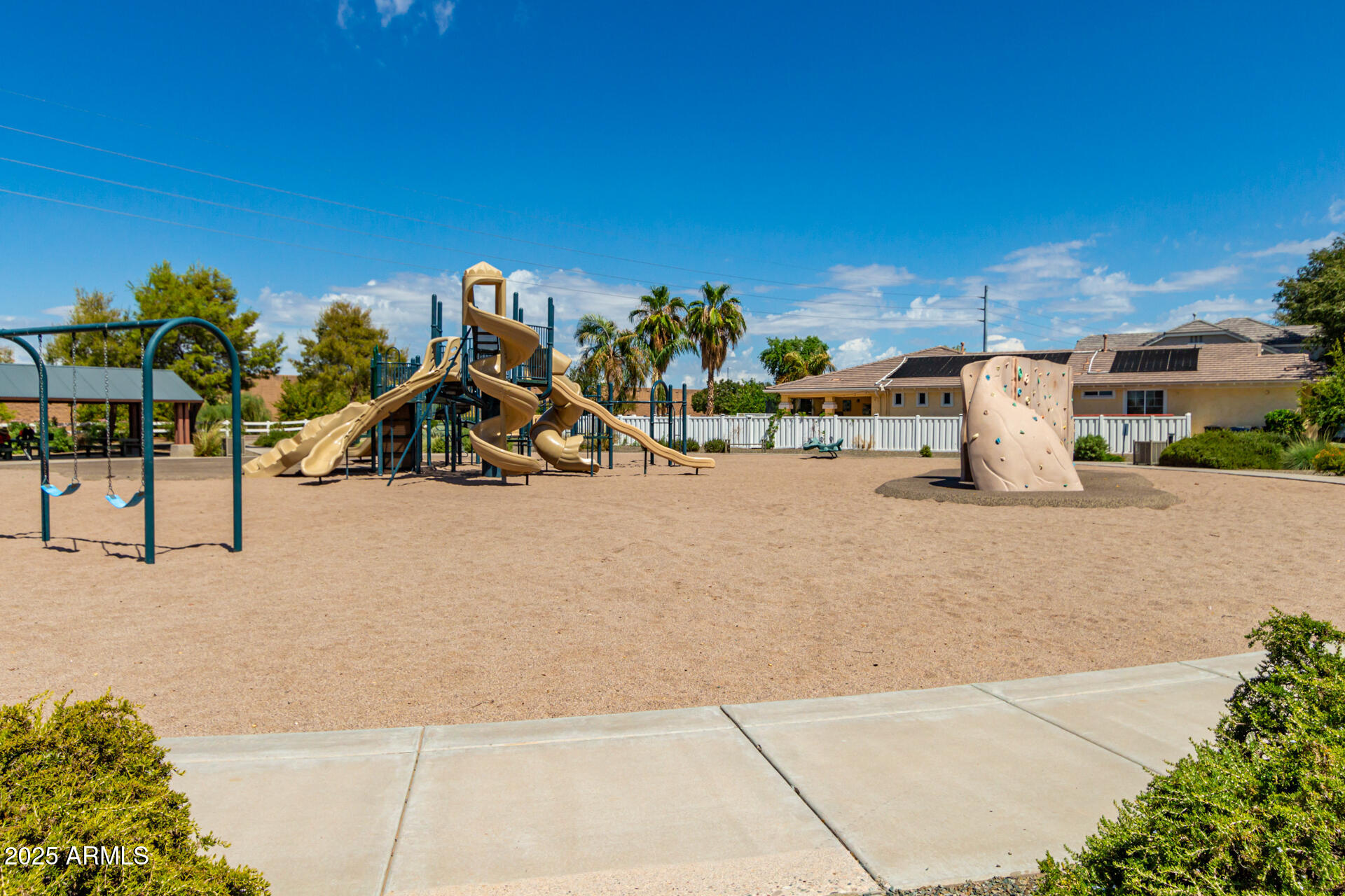 2701 E HOBART Street