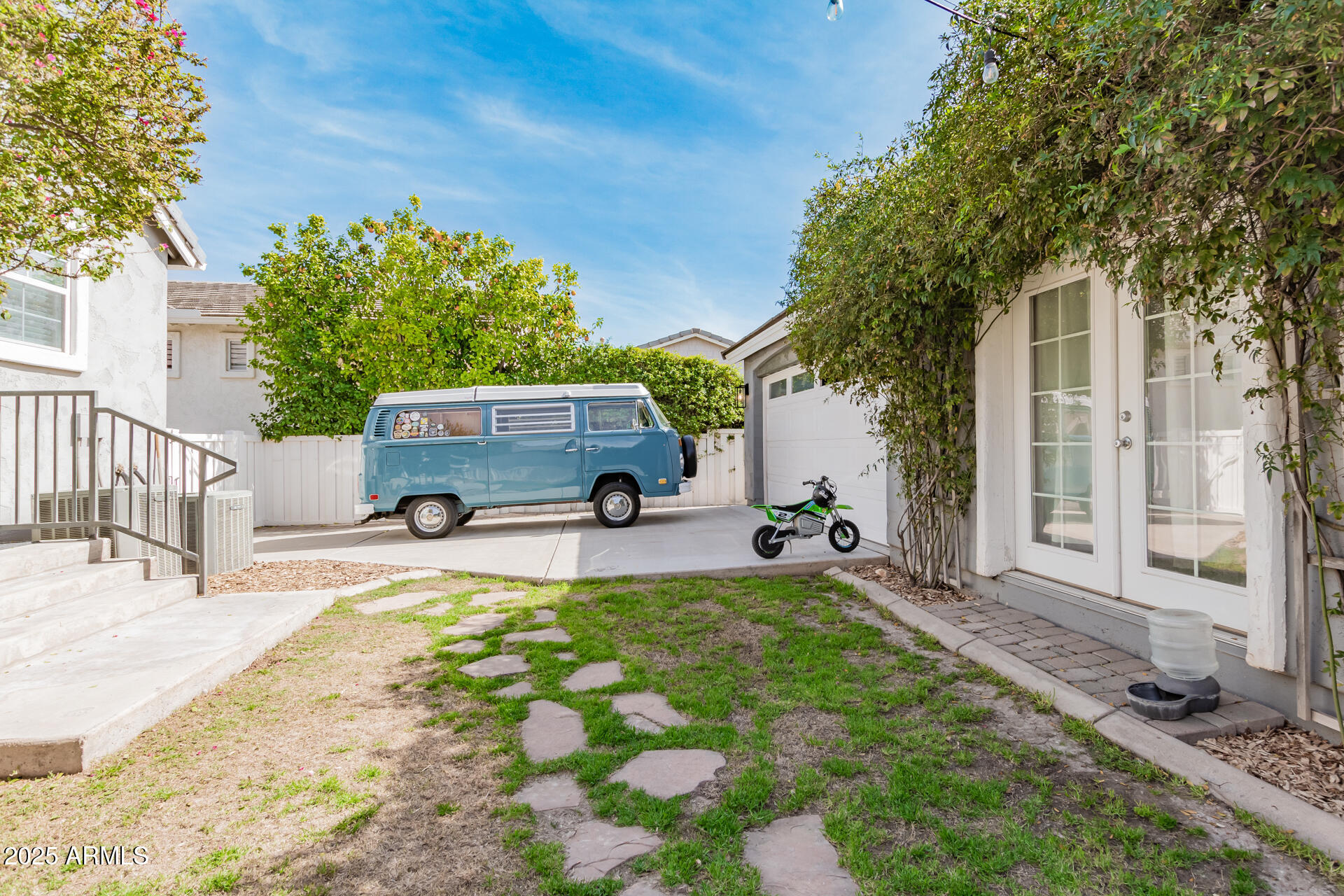 2701 E HOBART Street