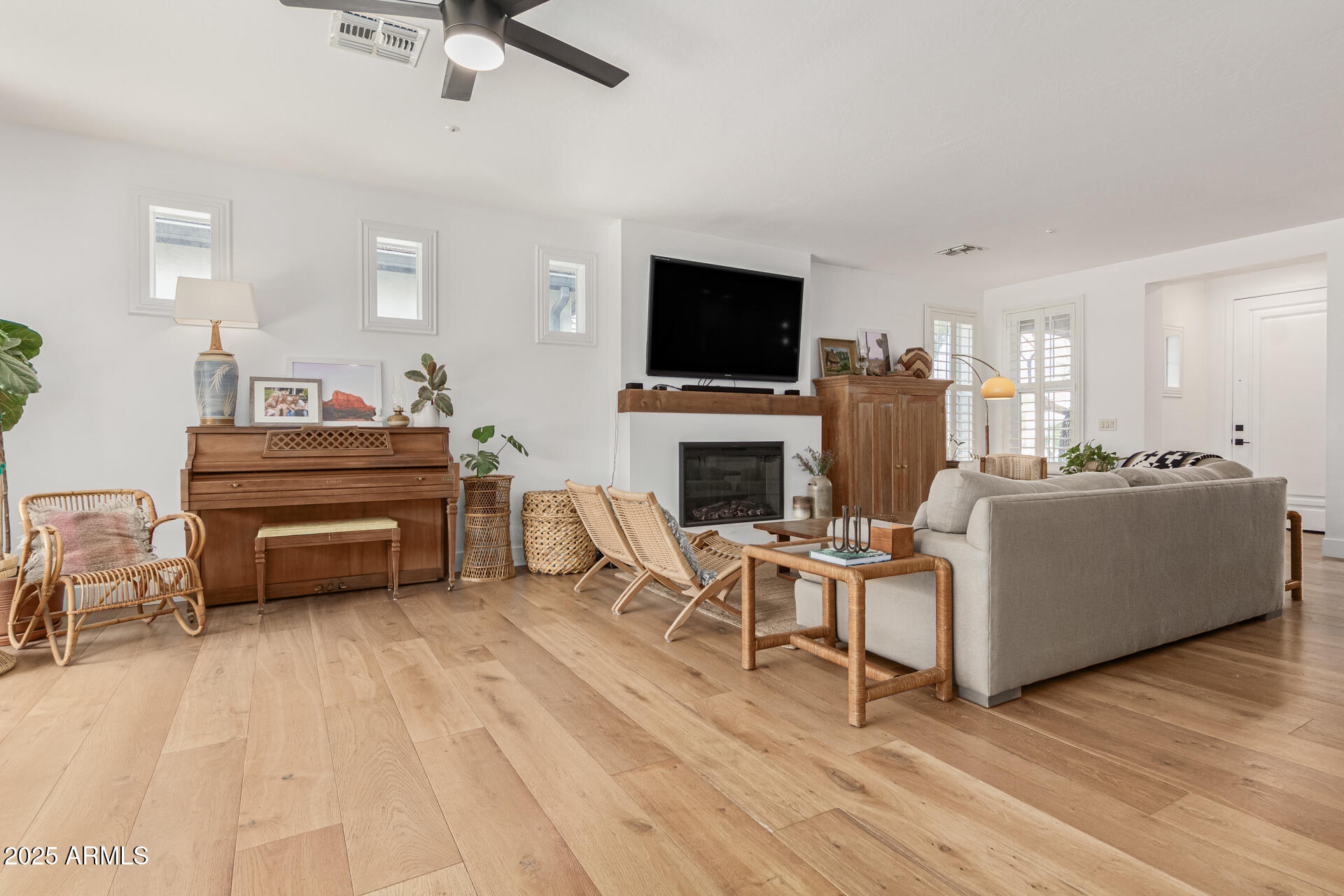 2701 E HOBART Street