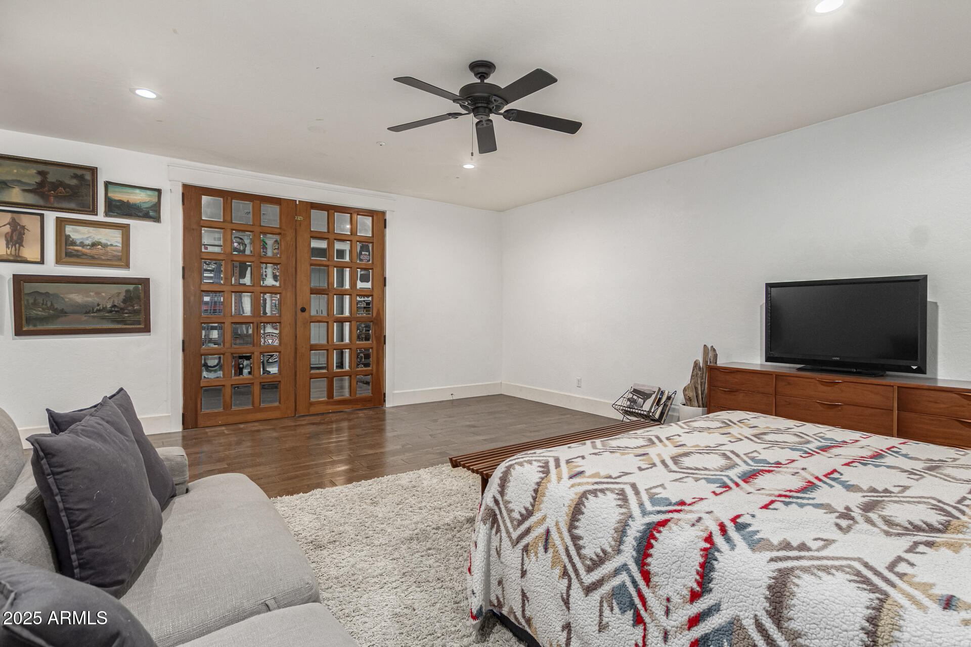 2701 E HOBART Street