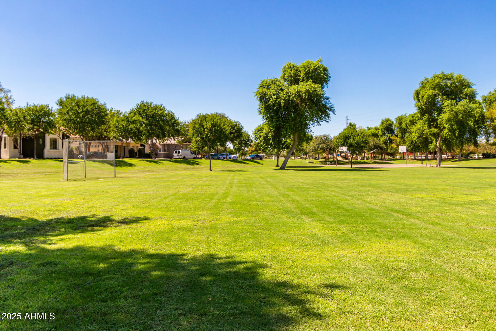 2701 E HOBART Street