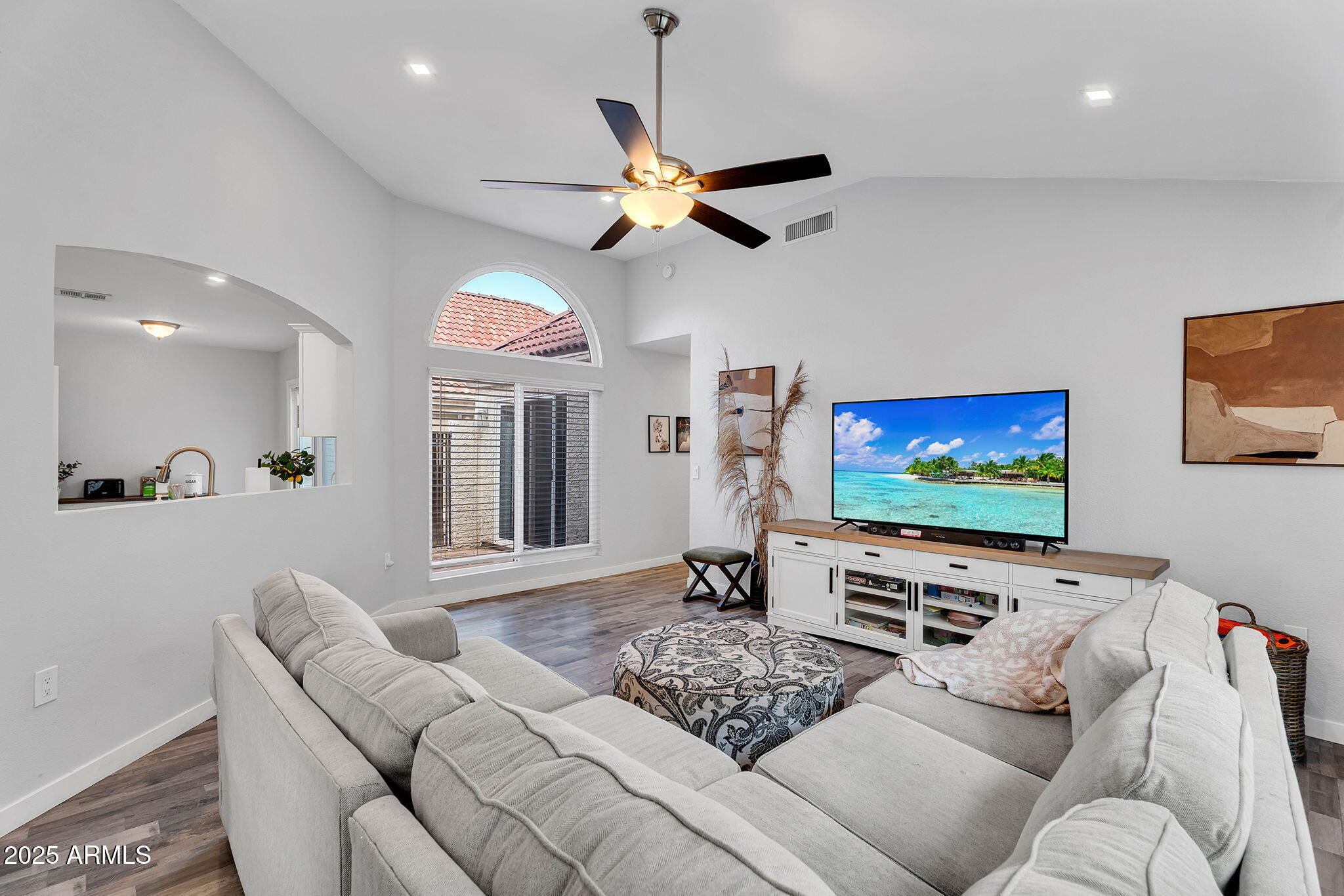 1510 E COMMERCE Avenue