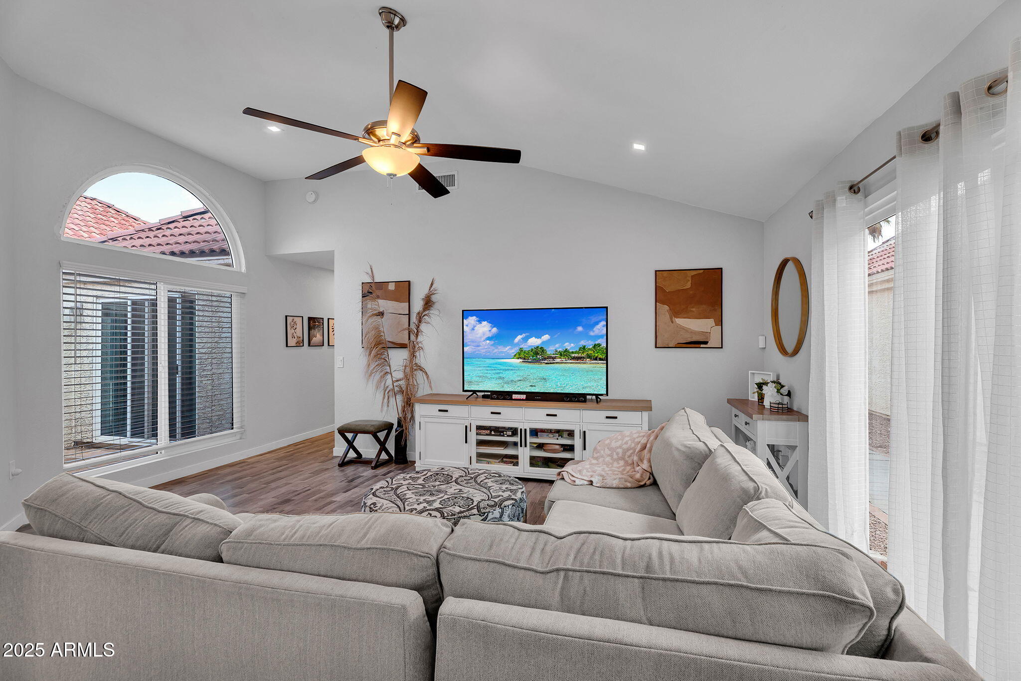 1510 E COMMERCE Avenue