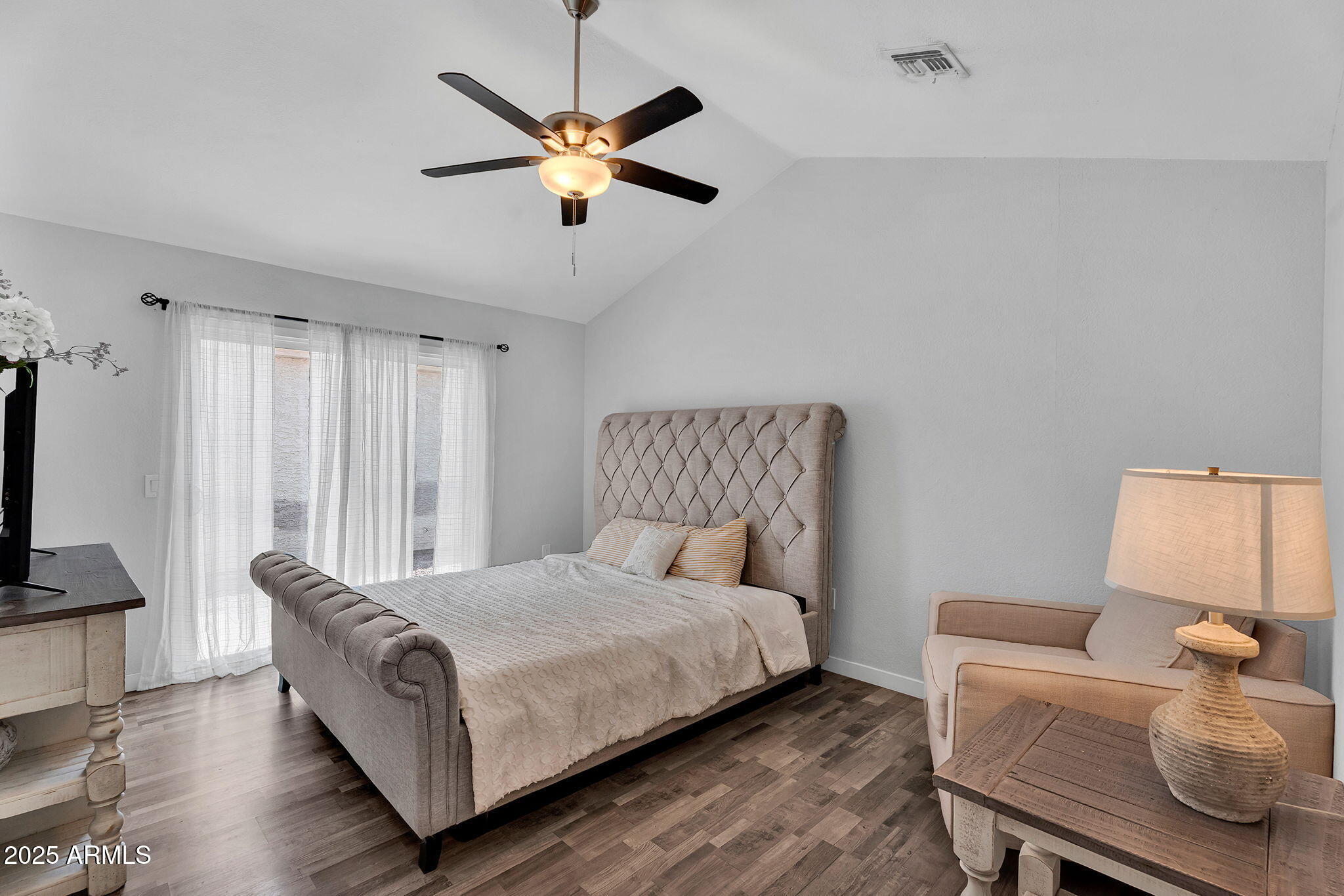 1510 E COMMERCE Avenue