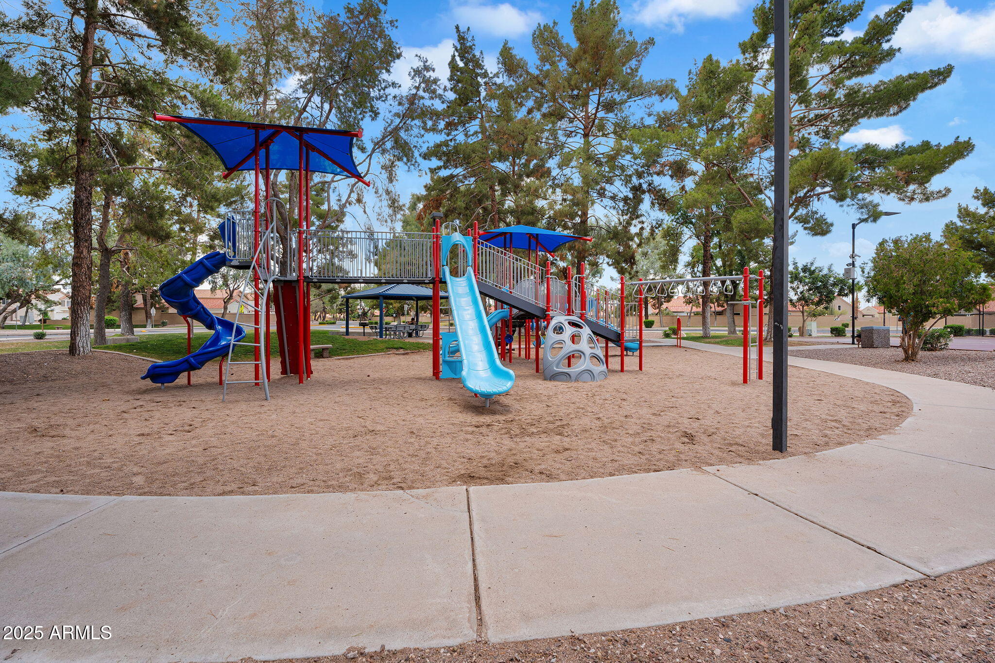 1510 E COMMERCE Avenue