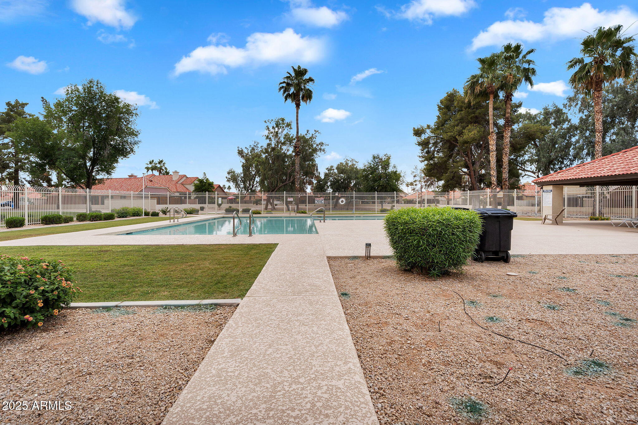 1510 E COMMERCE Avenue