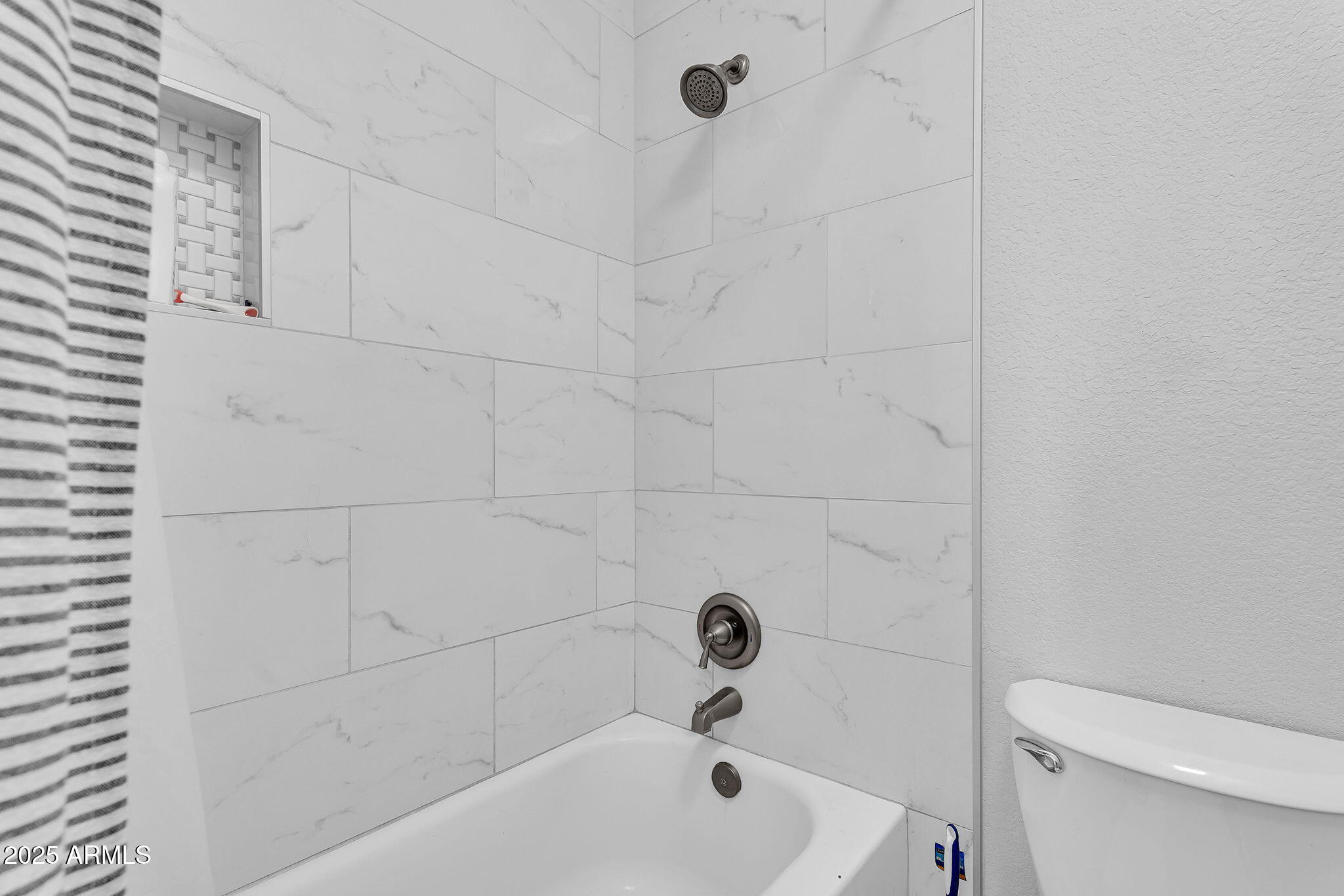 1510 E COMMERCE Avenue