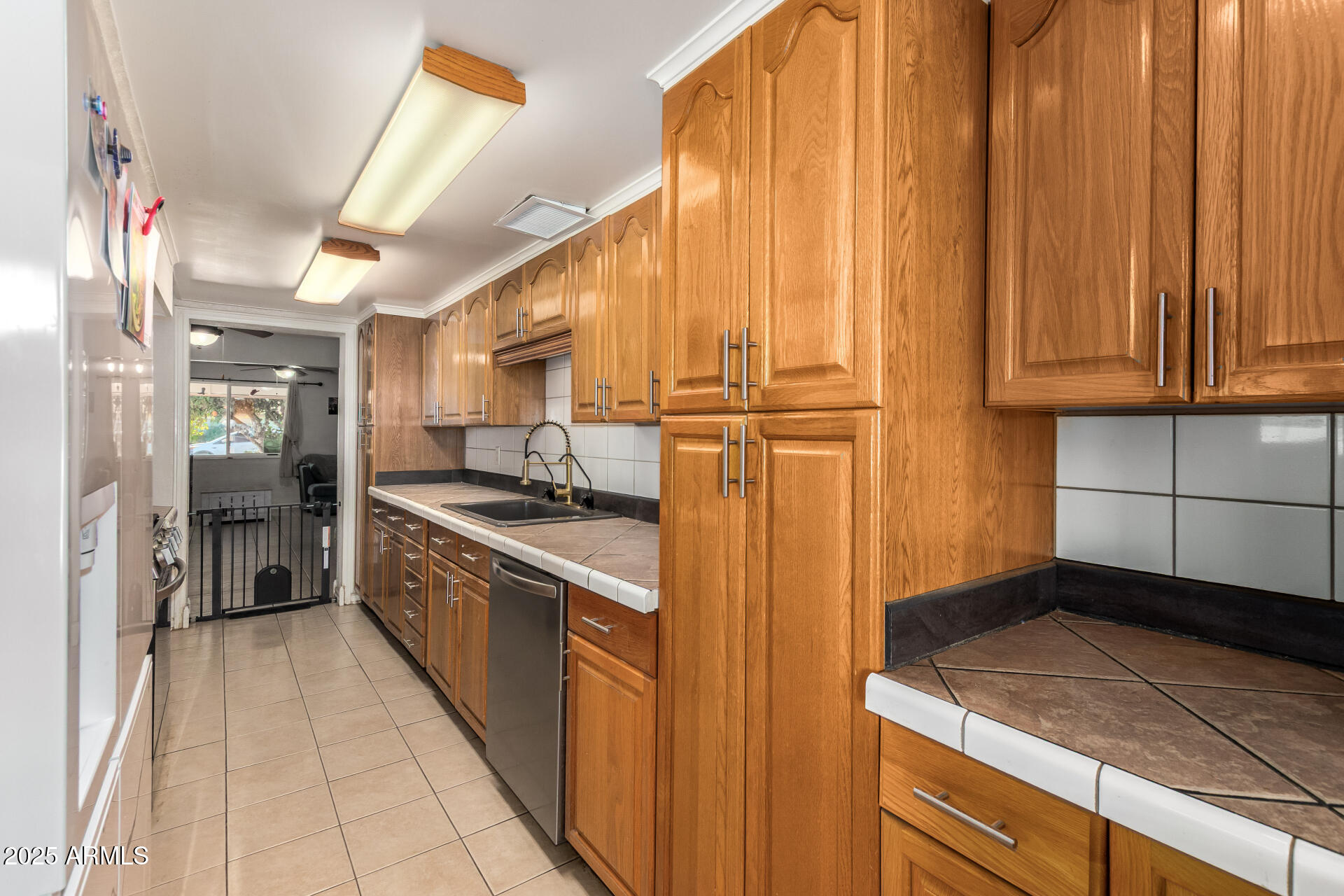 7320 W CINNABAR Avenue