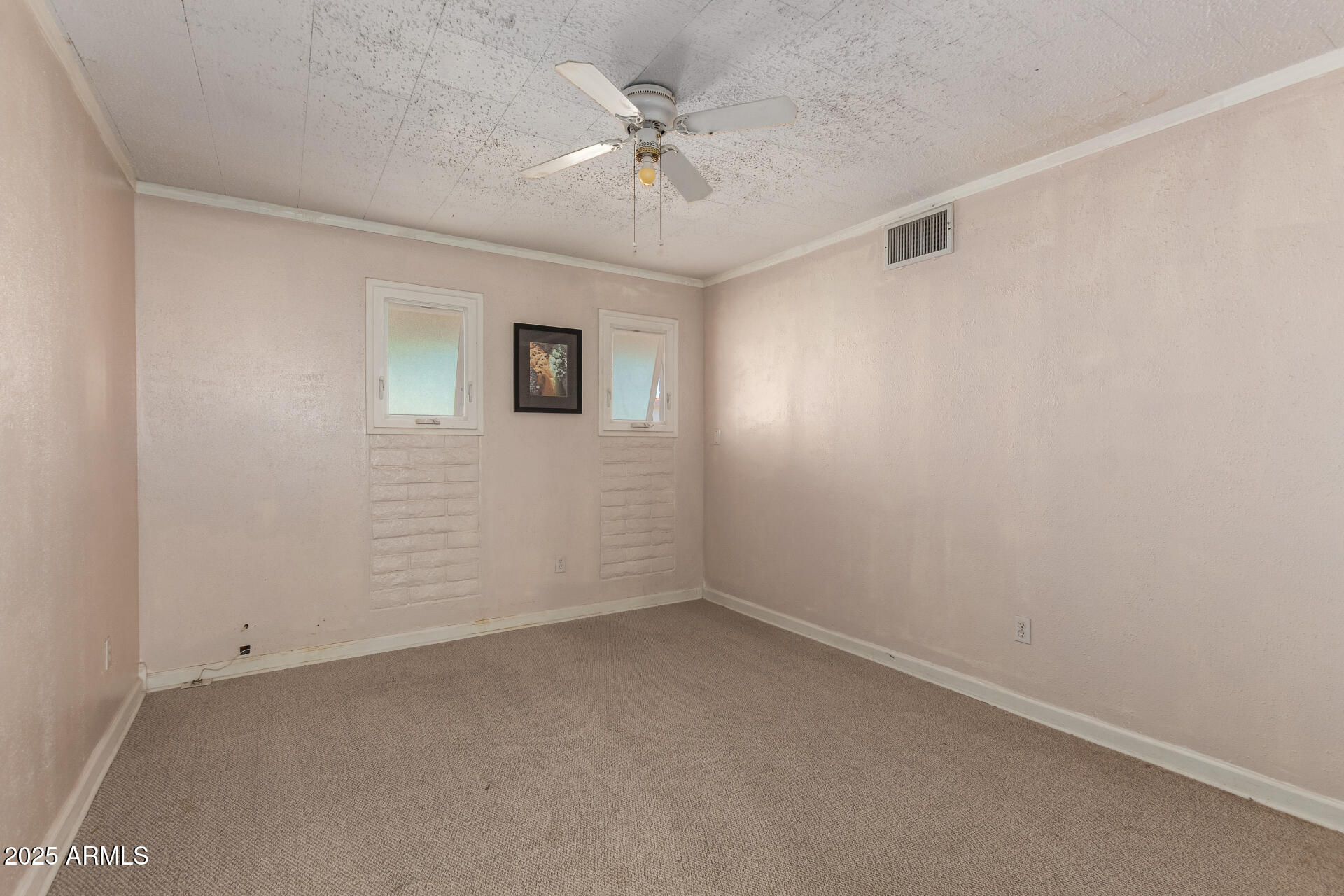 7320 W CINNABAR Avenue